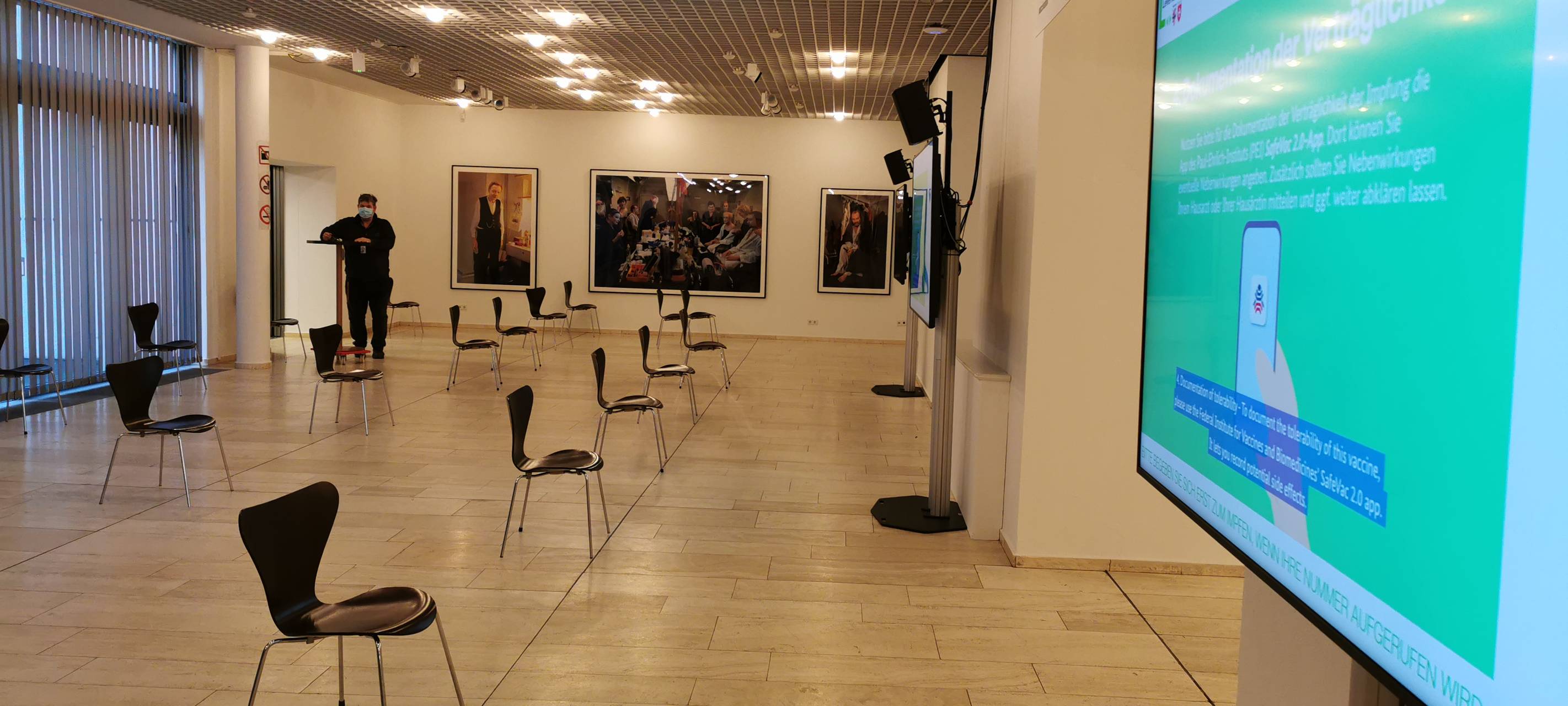 Dann geht es in den Wartebereich.