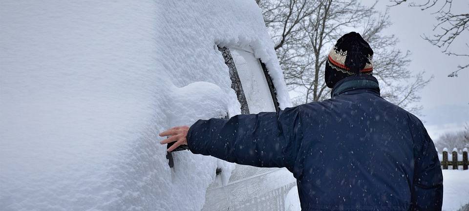 Polizei: Autos müssen schneefrei sein