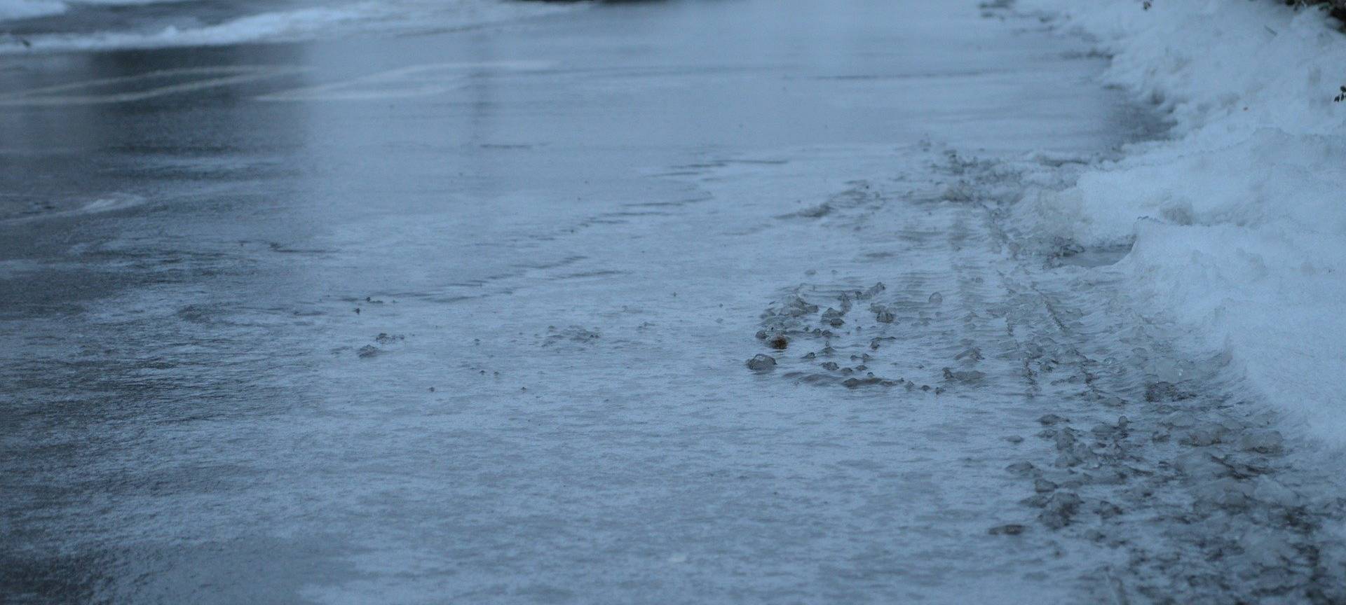 Warnung vor Glättegefahr in Leverkusen