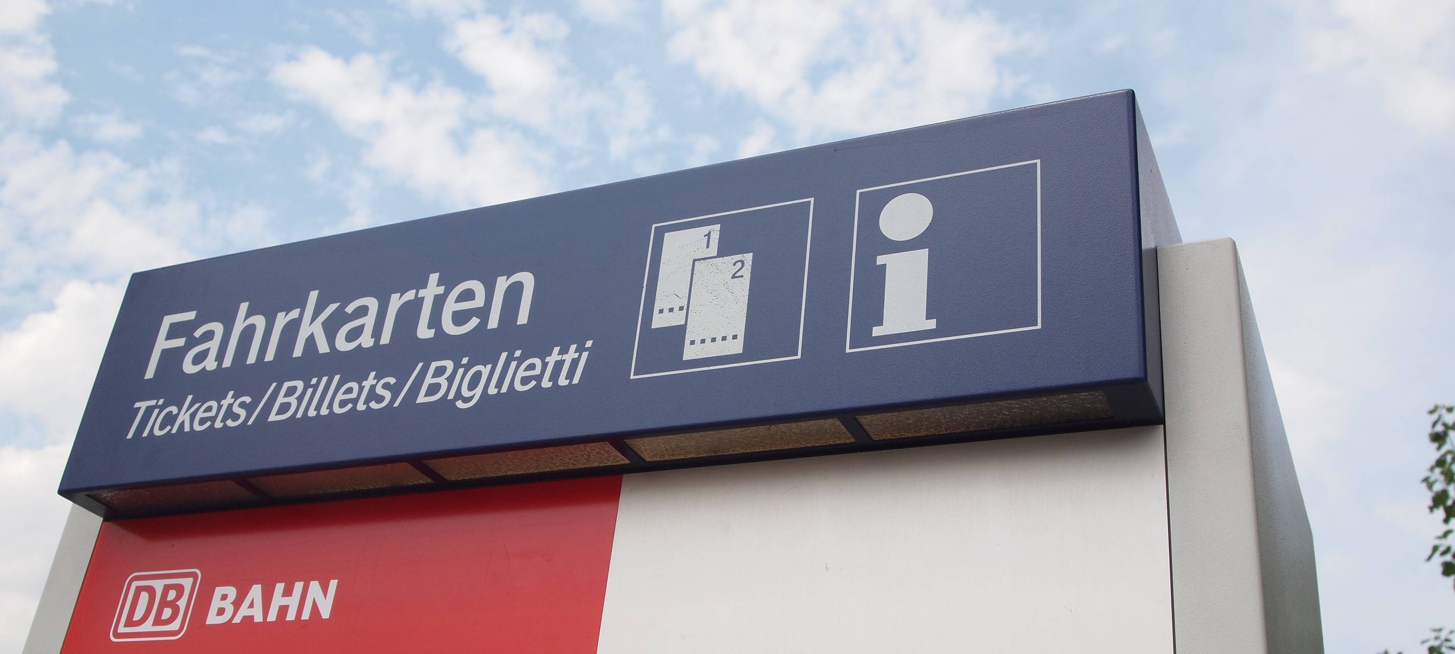 Rheindorf: Fahrkartenautomat gesprengt