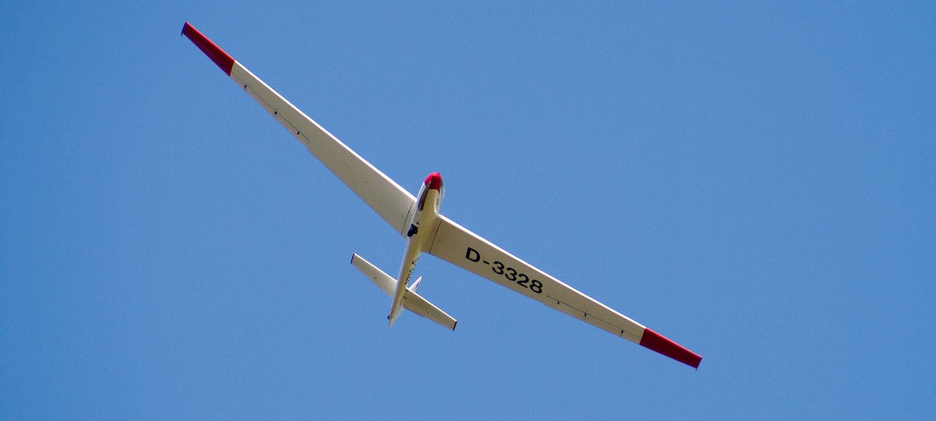 Außenlandung von Segelflugzeug in Leverkusen