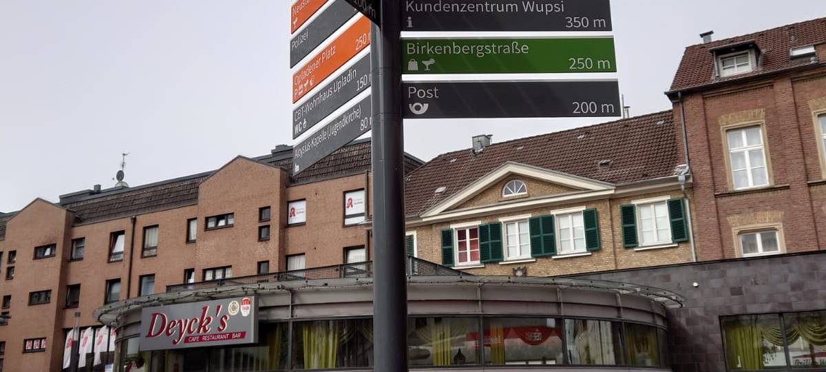 Opladen: Neue Schilder leiten den Weg