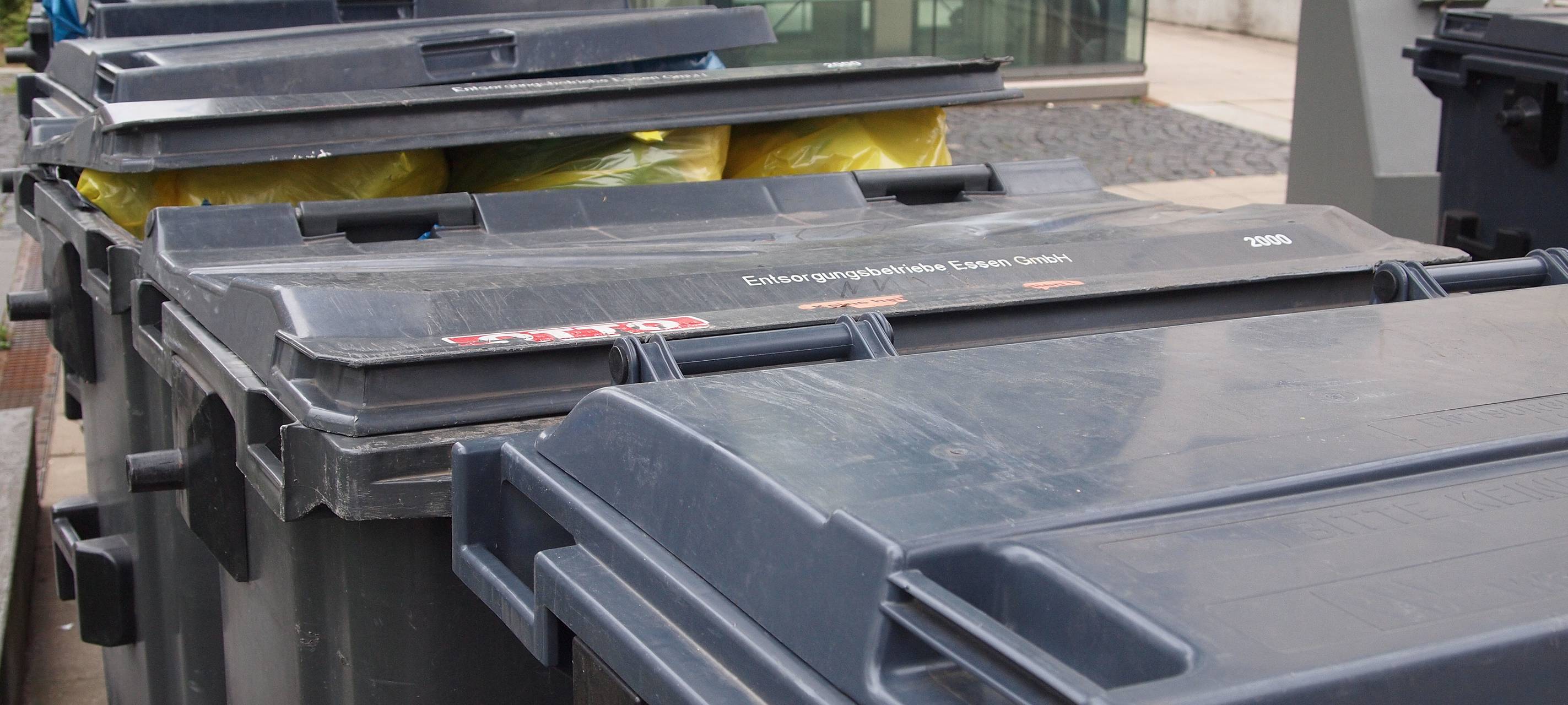 Mülltonnen-Brandserie: Zeugensuche in Leverkusen