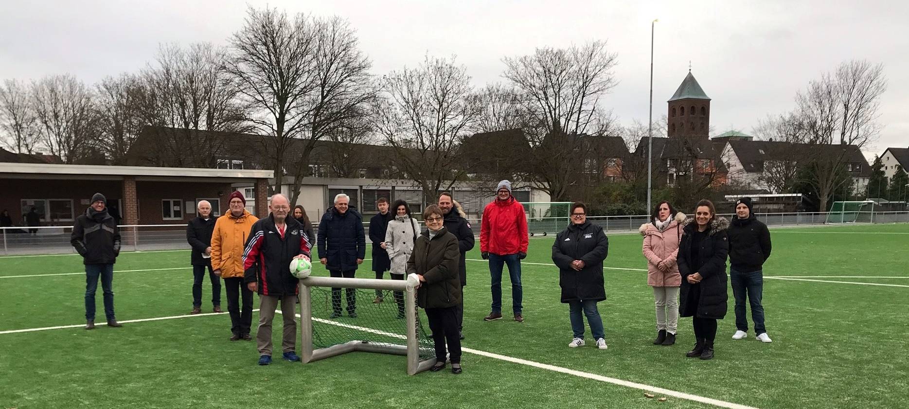 Neuer Kunstrasenplatz in Bürrig