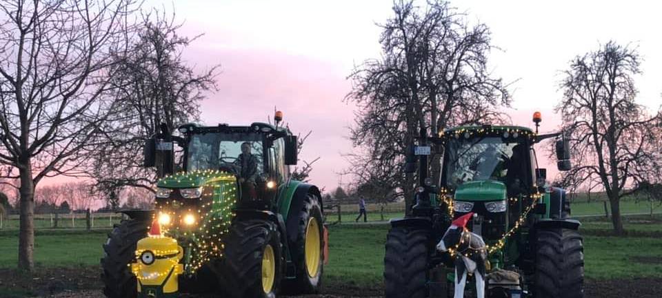 Traktor-Lichterzug durch Leverkusen