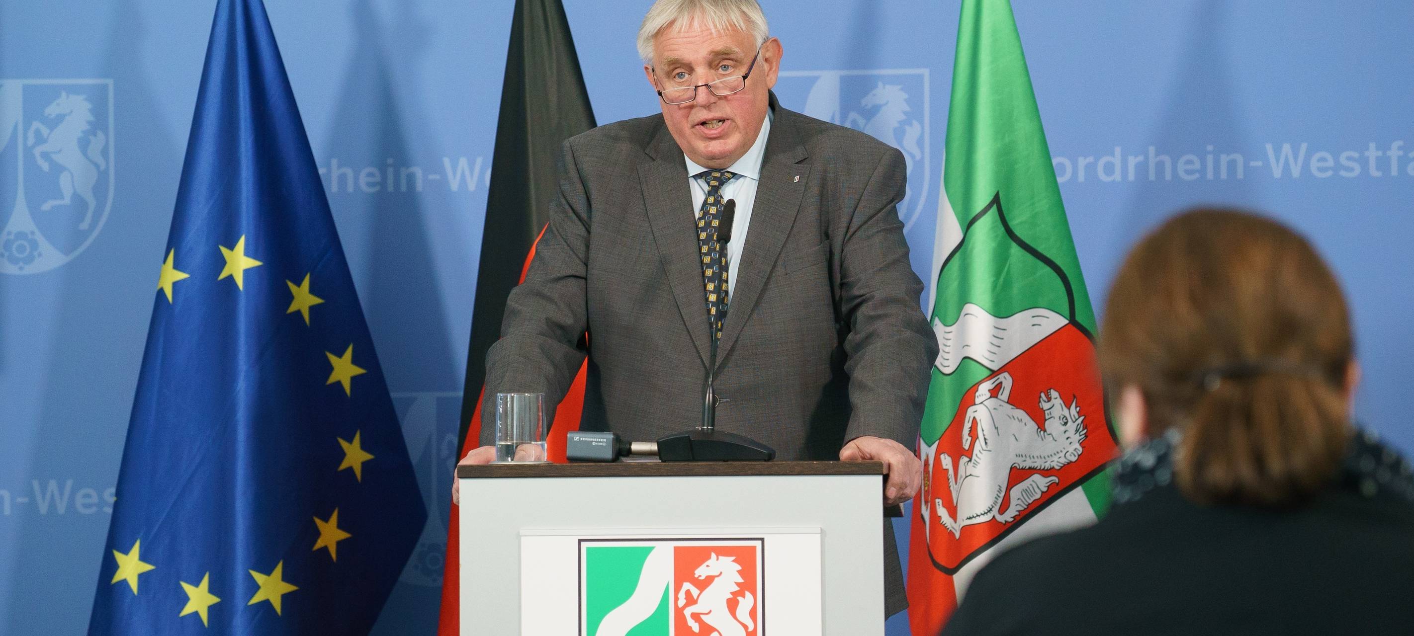 NRW-Gesundheitsminister für Diskussion in Leverkusen