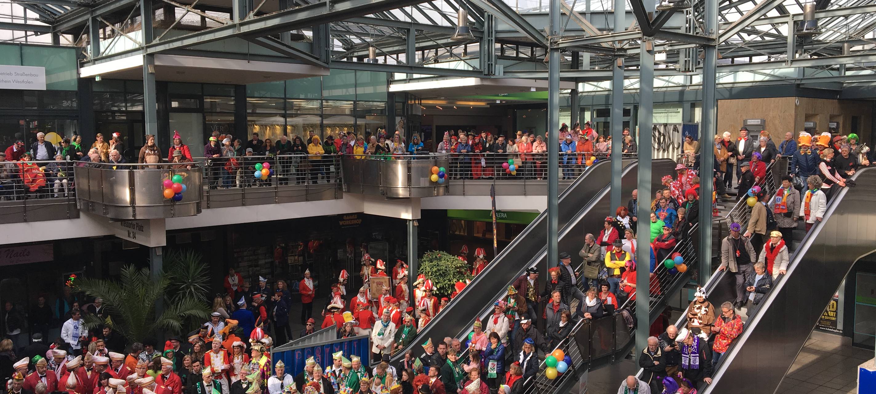 Wieverfastelovend: Karneval in Leverkusen gestartet