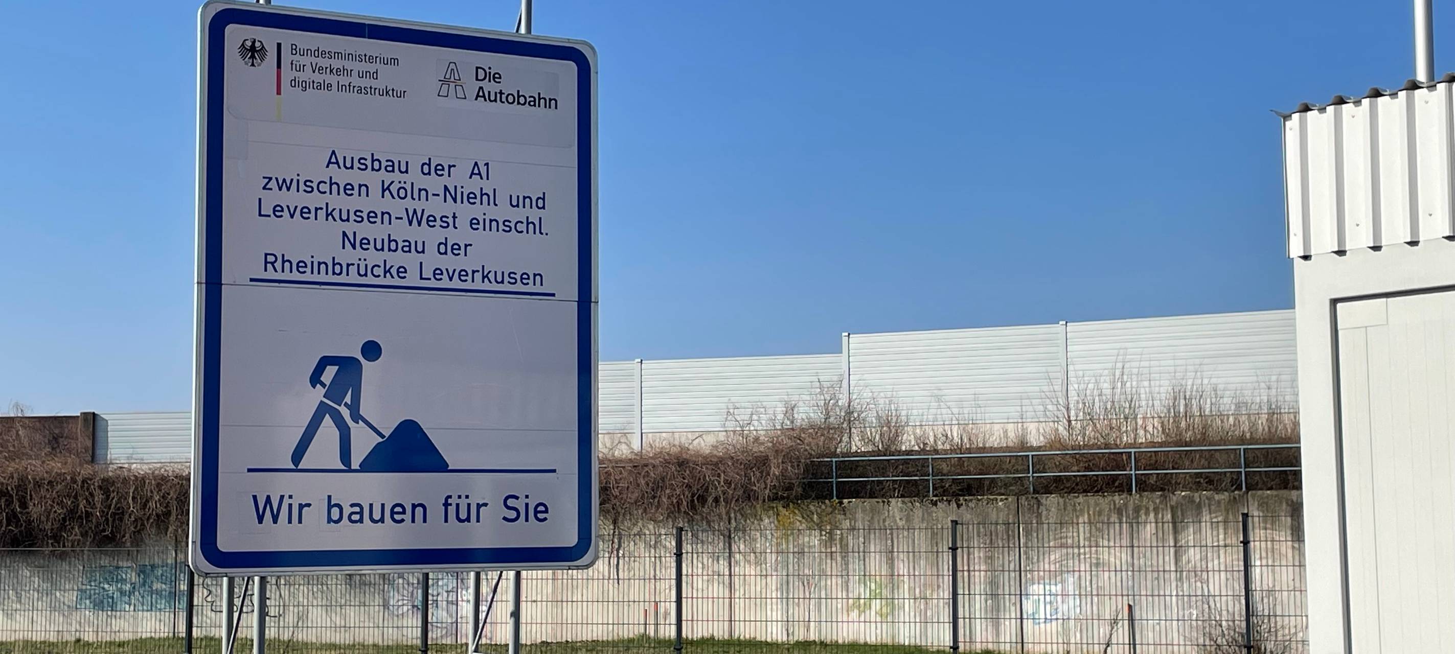 Erstes A1-Brückenteil montiert