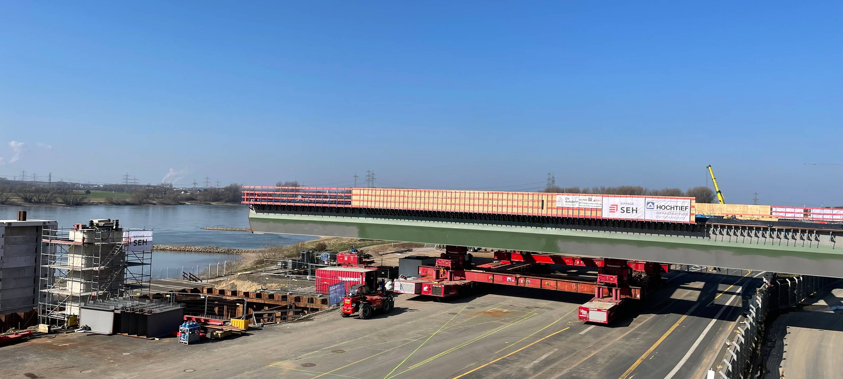 Erstes A1-Brückenteil montiert