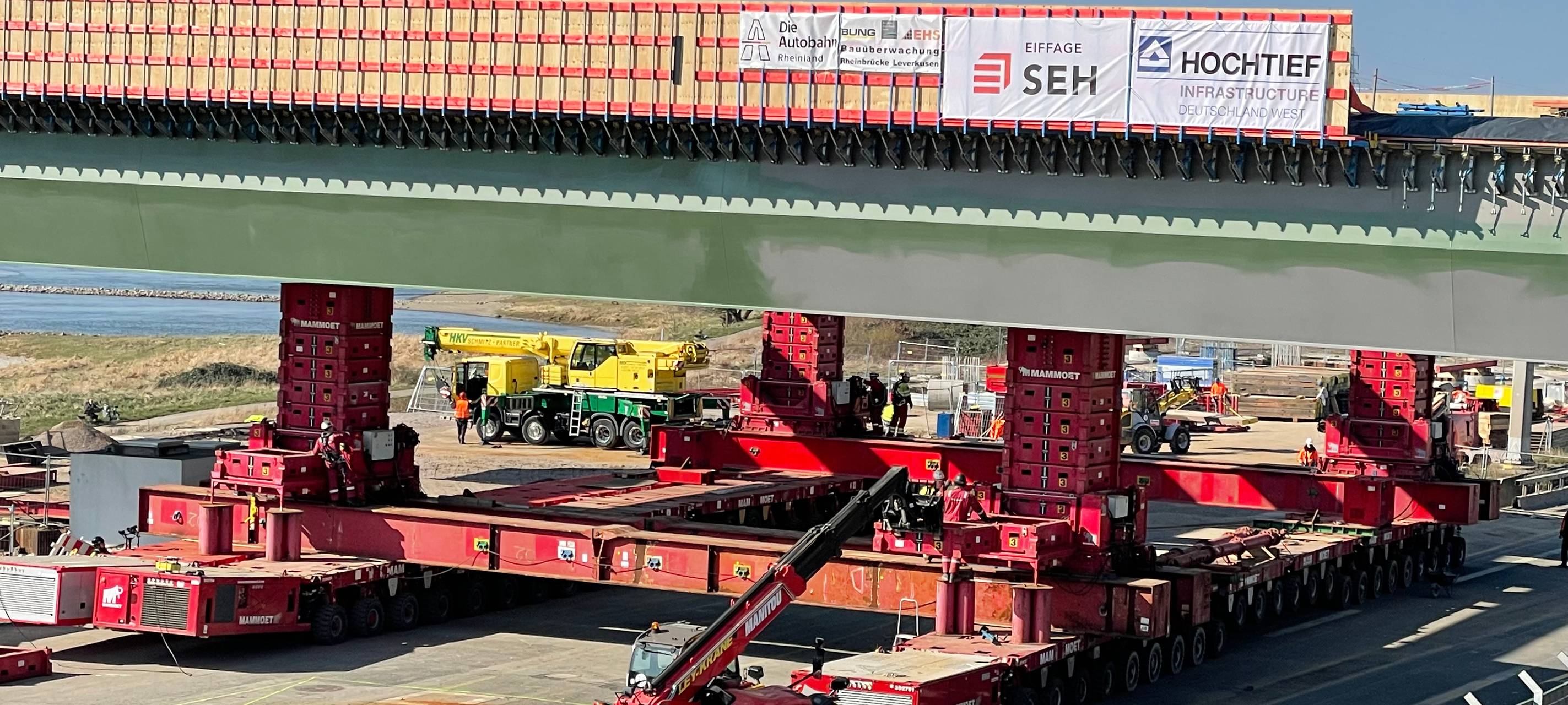 Erstes A1-Brückenteil montiert