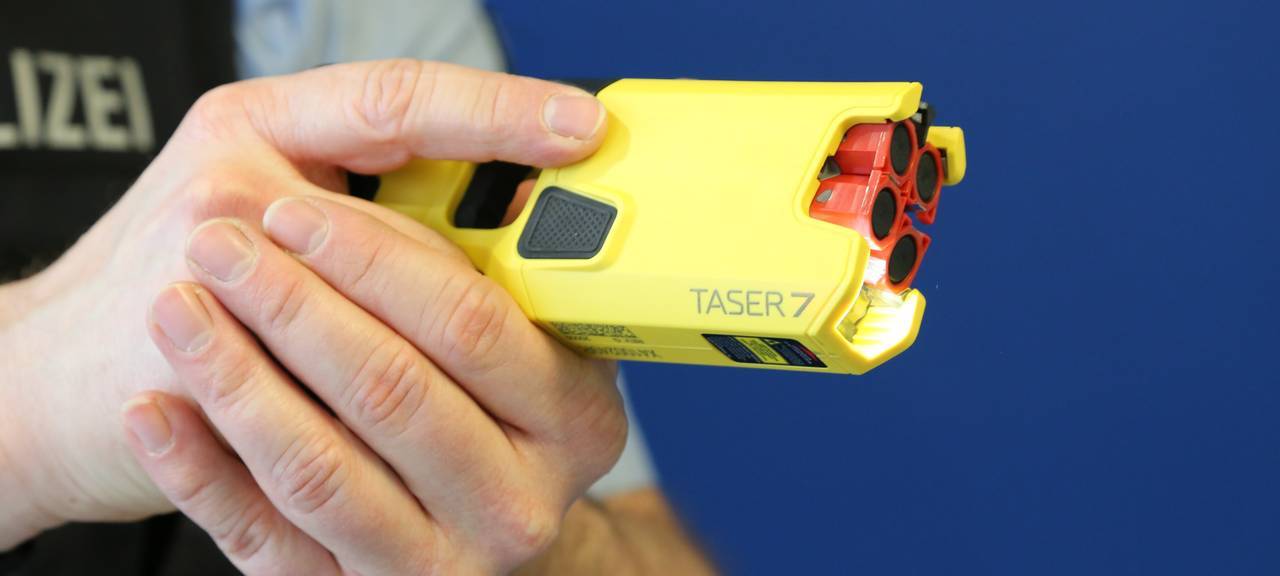 Polizisten in Leverkusen tragen jetzt Taser
