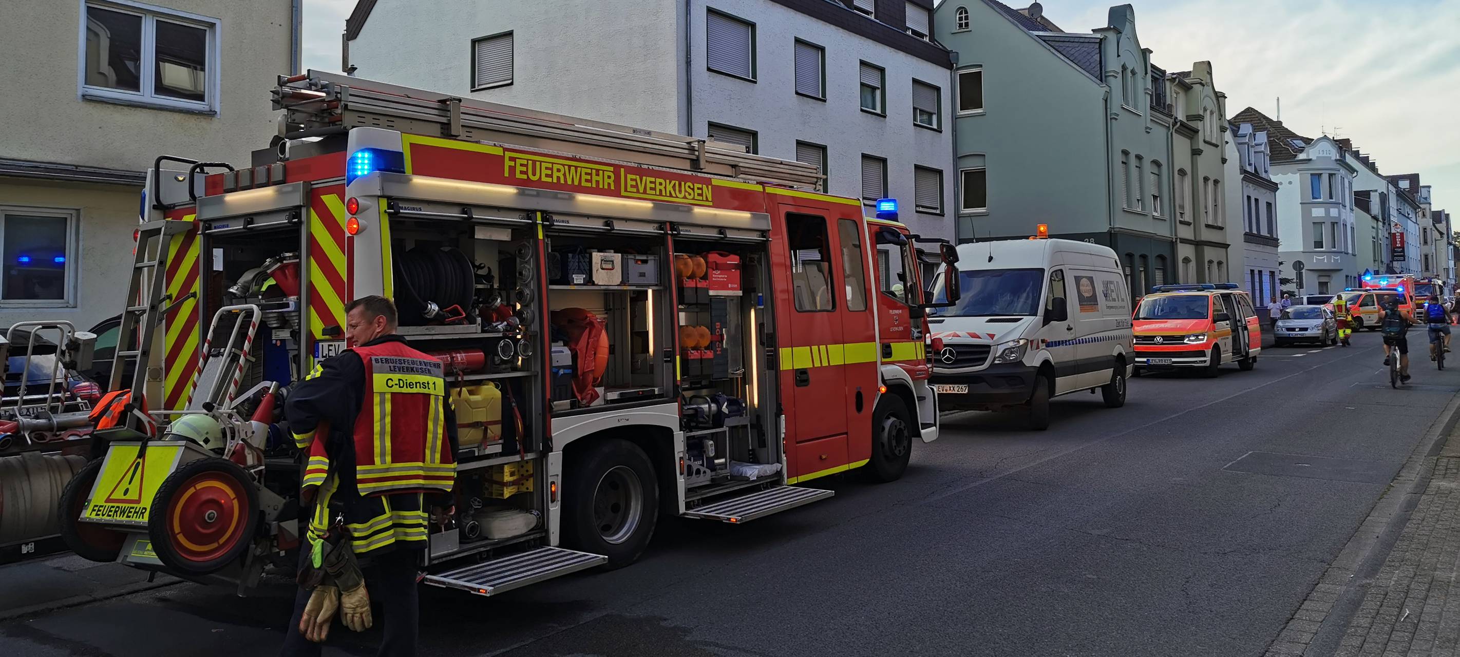 Zehn Verletzte in Manforter Mehrfamilienhaus