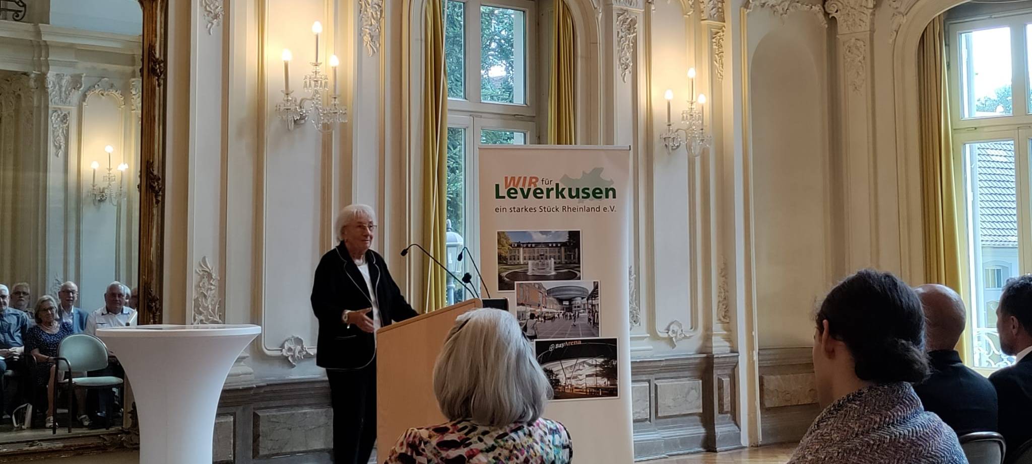 Eike Meyer erhält Leverkusener Löwen
