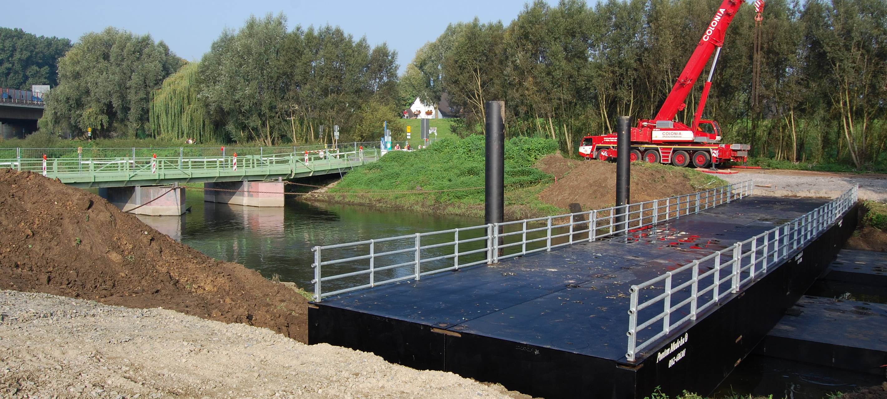 Provisorischer Ersatz für die Pontonbrücke?