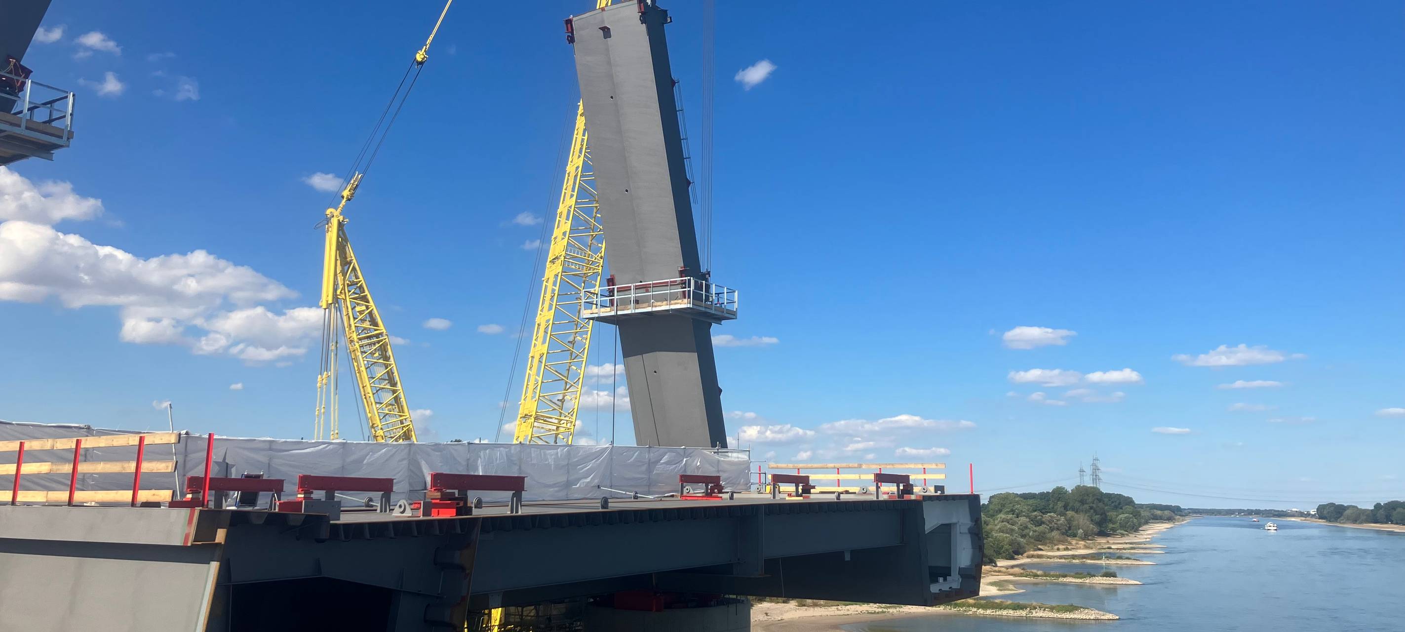 Brückenpfeiler der Leverkusener Brücke entstehen
