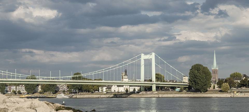 Verkehrsbehinderungen auf Mülheimer Brücke