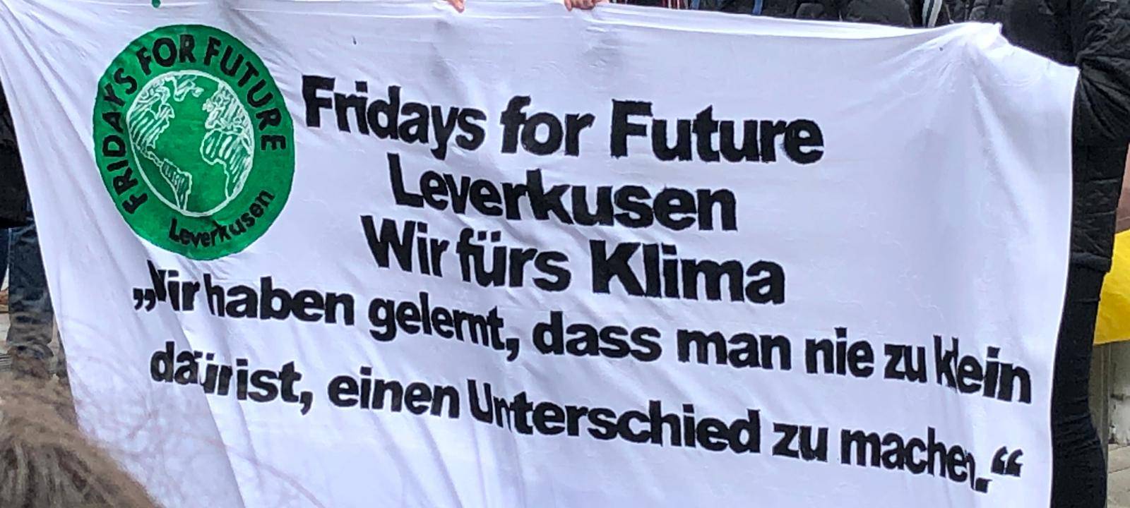 Hunderte Schüler demonstrieren friedlich