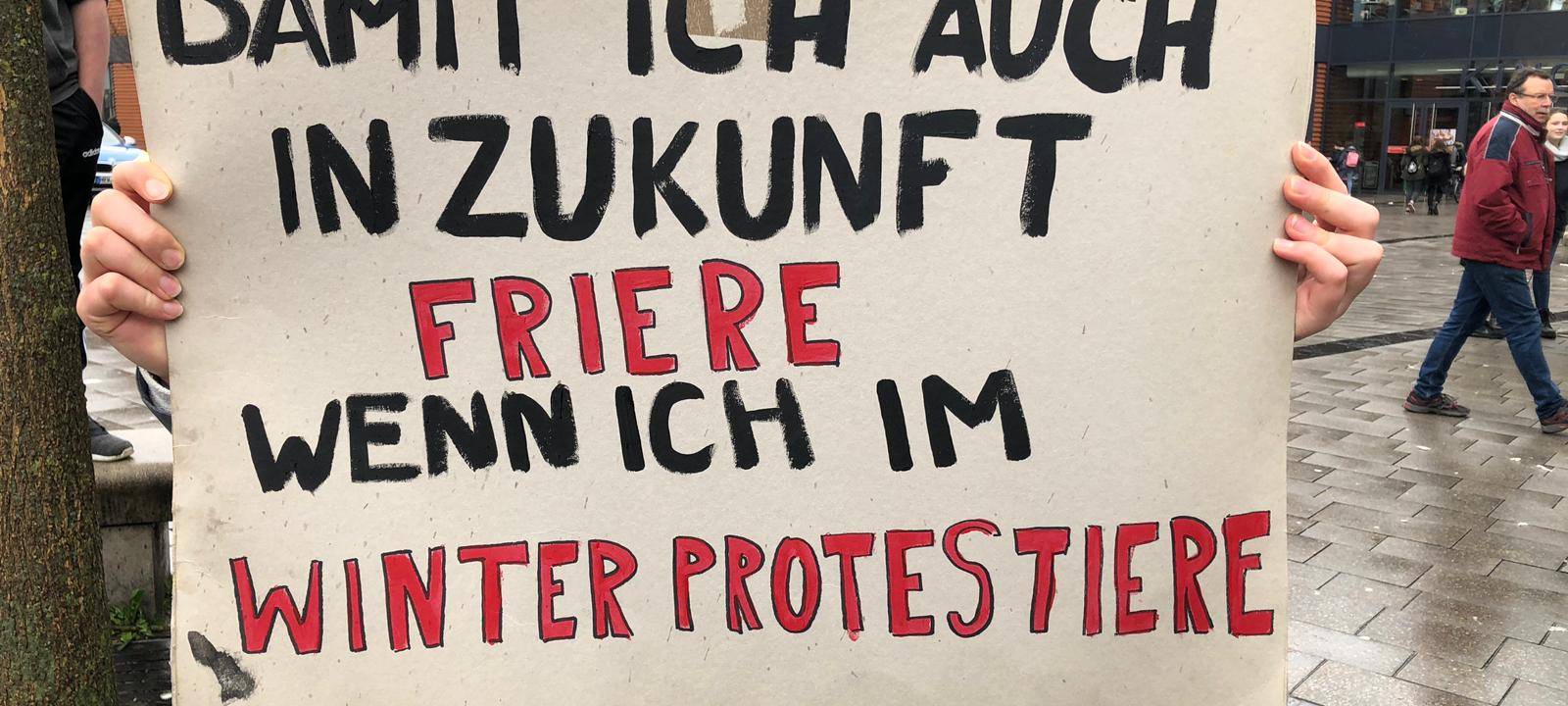 Hunderte Schüler demonstrieren friedlich