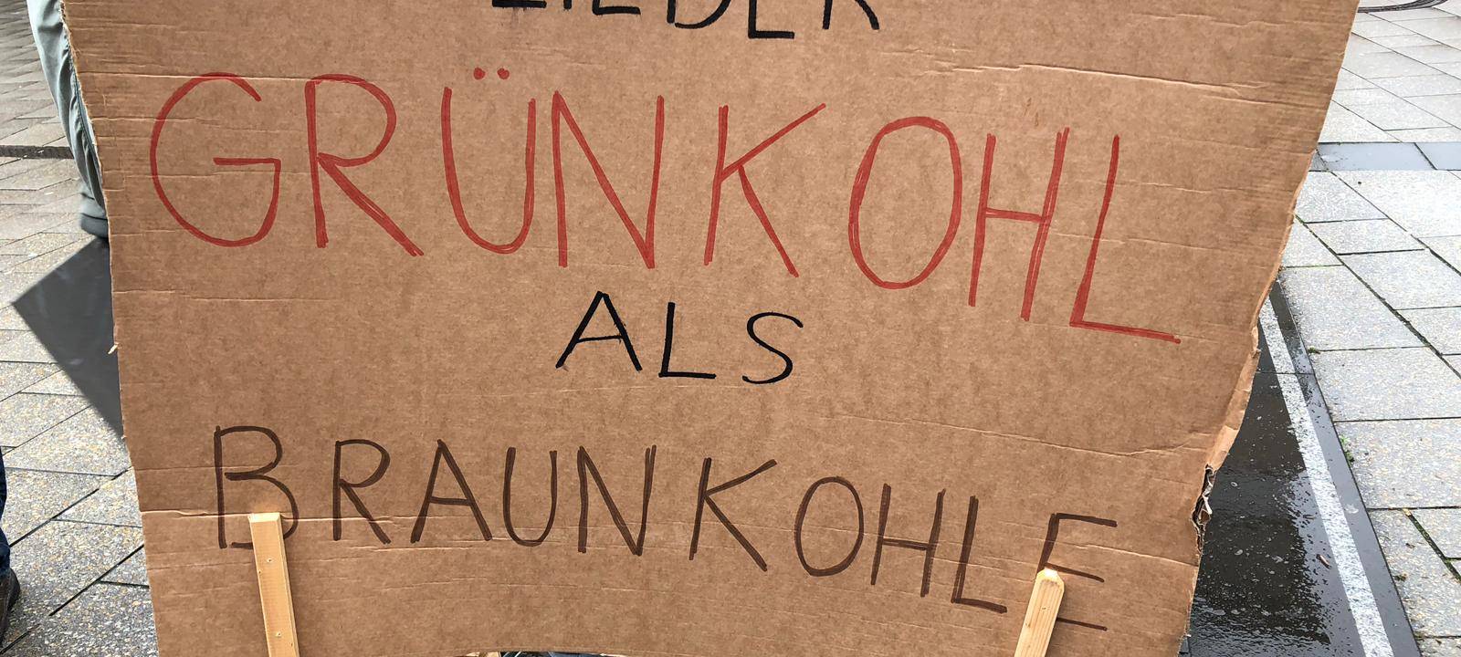 Hunderte Schüler demonstrieren friedlich