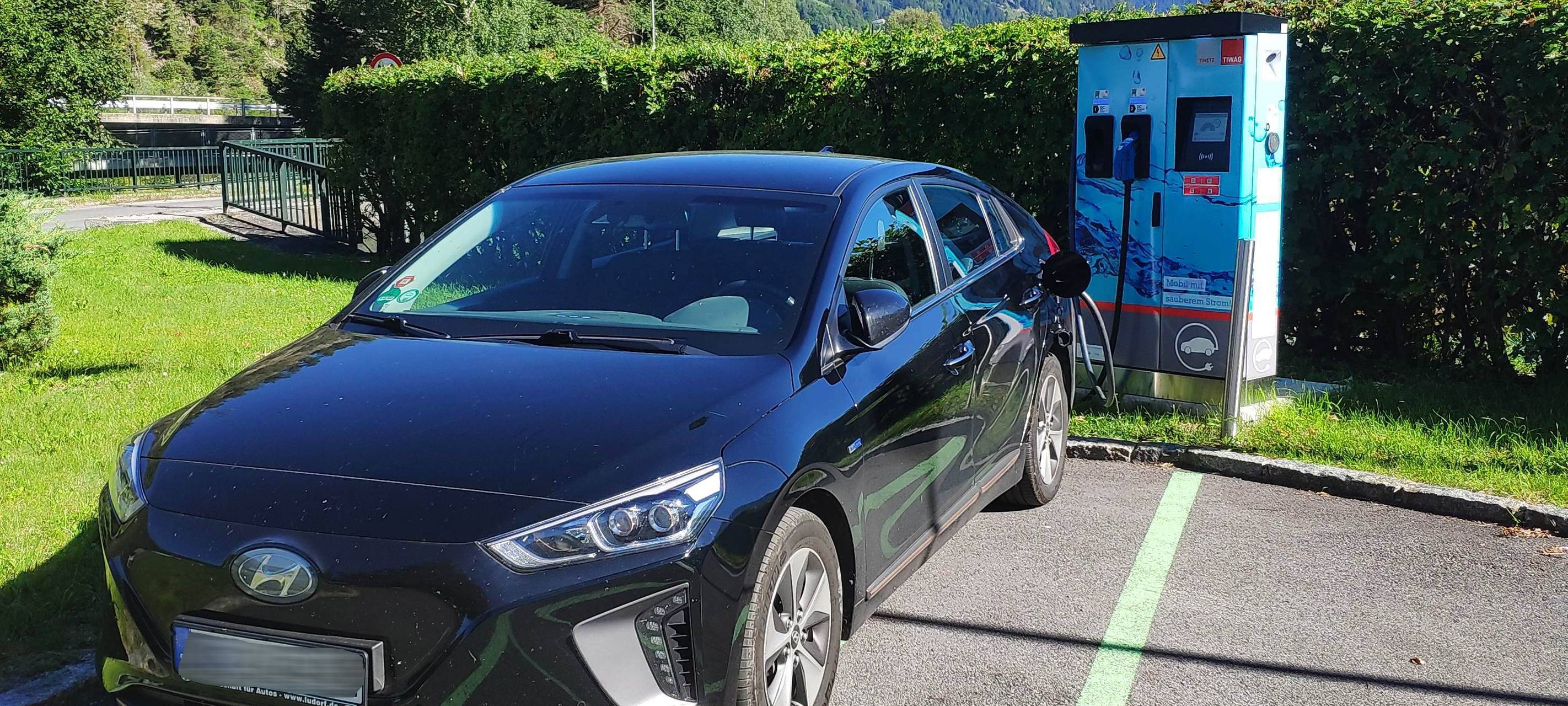 So viele E-Autos fahren in Leverkusen