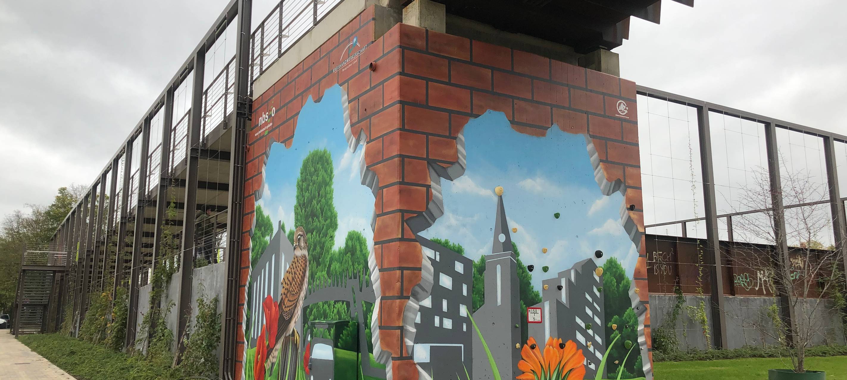 Neues Graffiti ziert Campusbrücke in Opladen