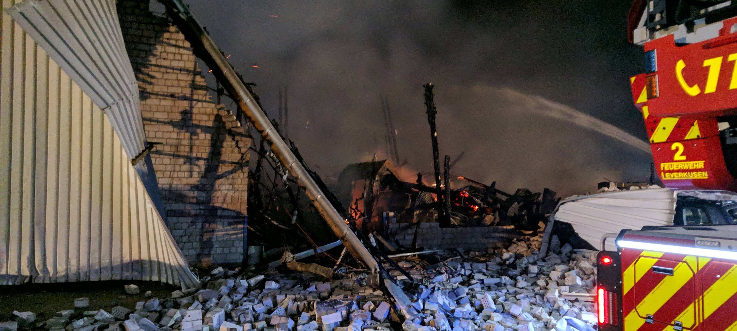Lagerhallenbrand in Hitdorf