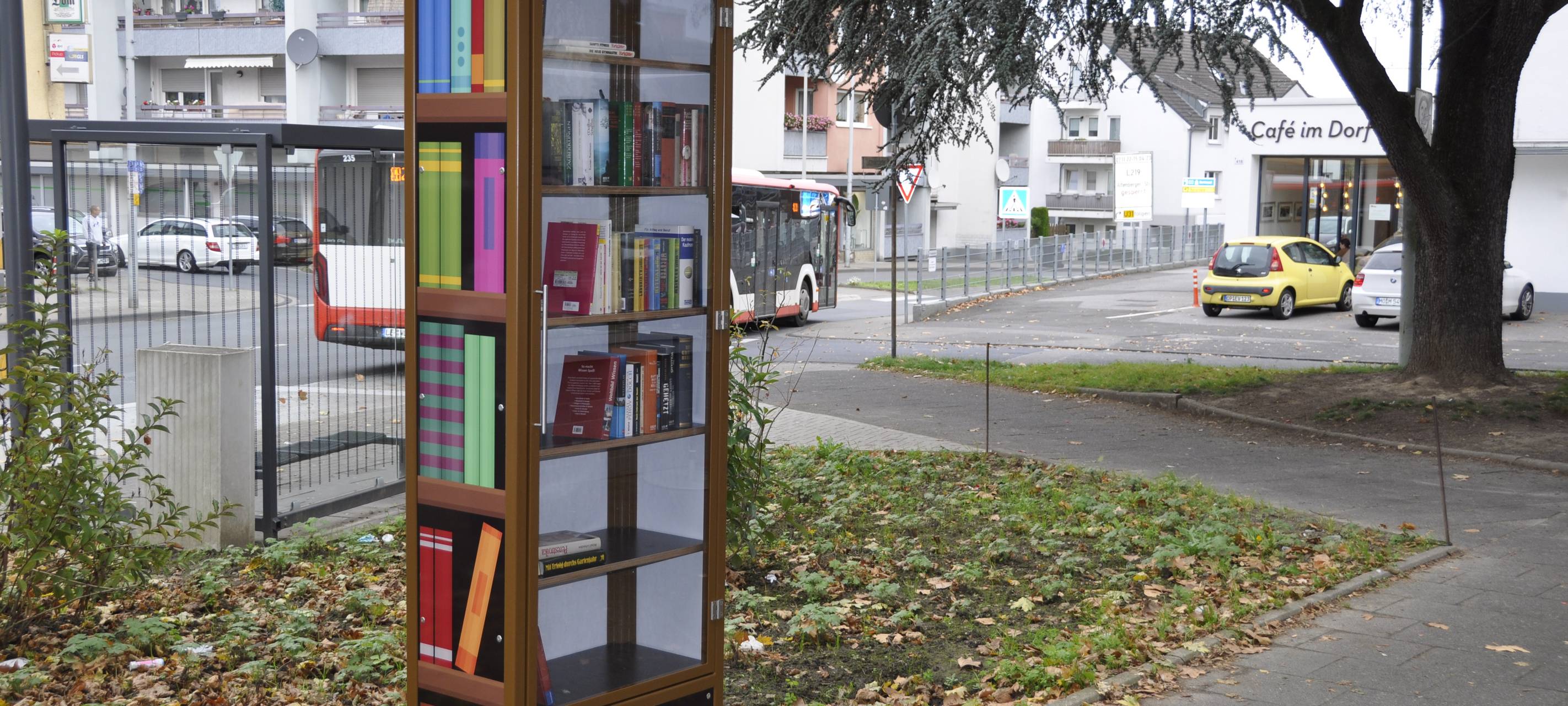 Job Service Leverkusen: Neuer Tausch-Schrank in Opladen