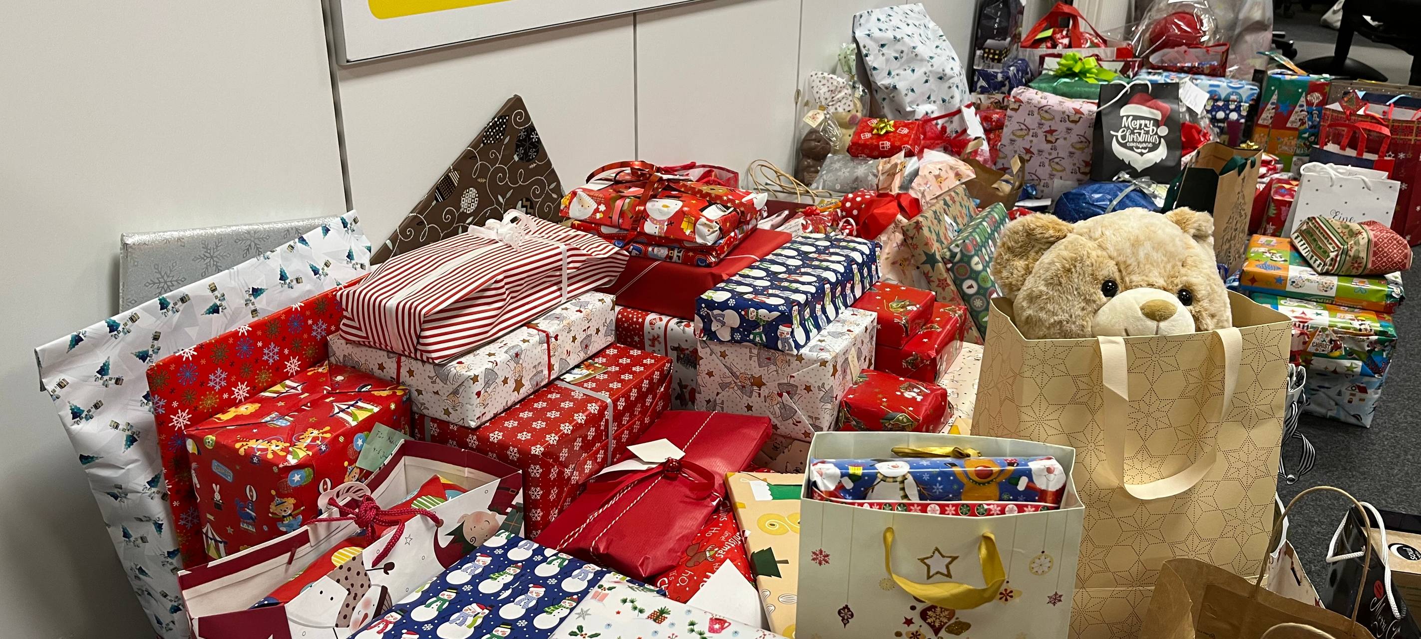 Eure Spenden: Fast 900 Geschenke für Kinder in Leverkusen