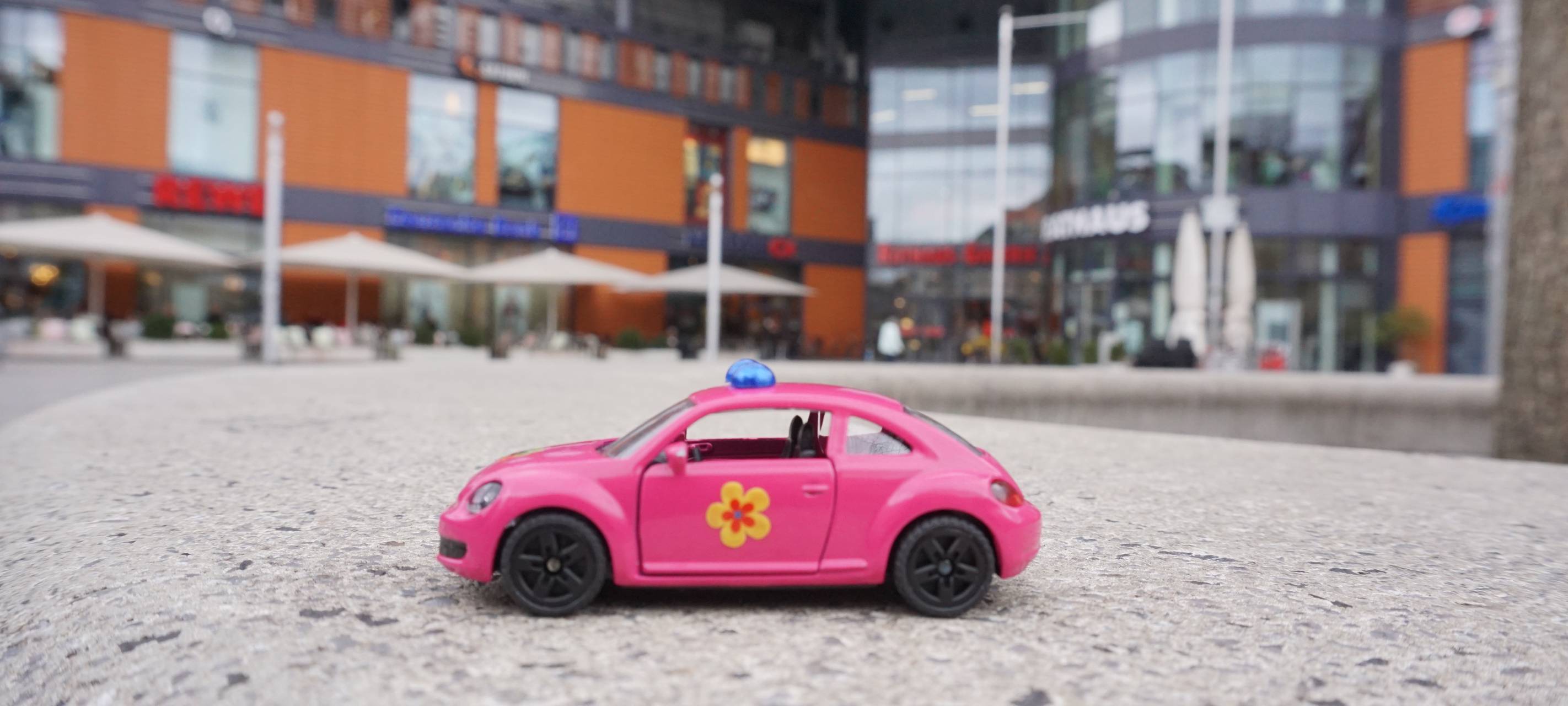 Aprilscherz, 1. April, Polizeiauto, pink, pinkes Polizeiauto, erste April, Scherz