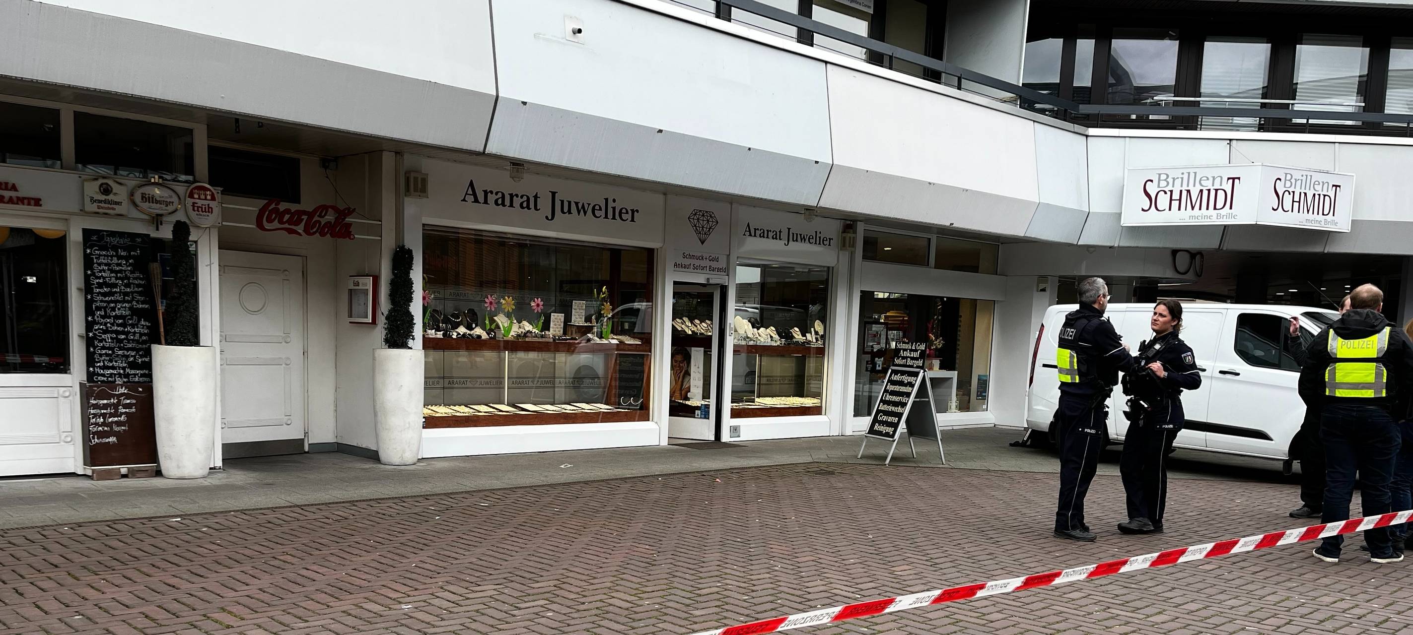 Fahndung nach Raubüberfall auf Leverkusener Juwelier