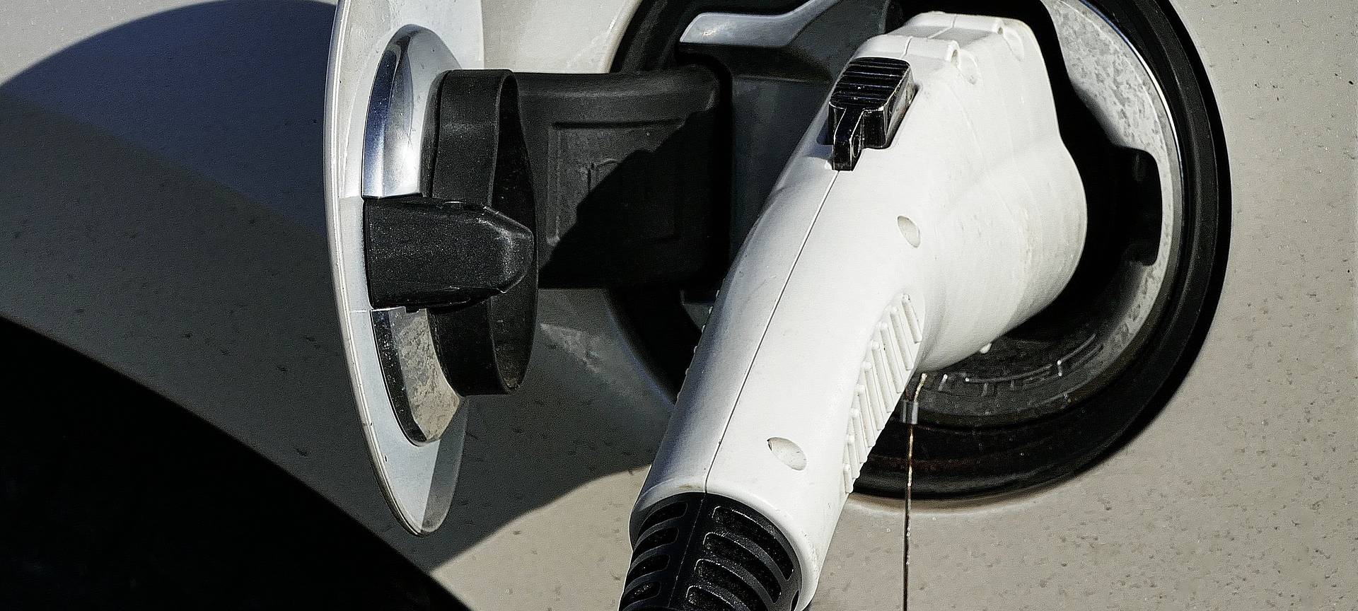E-Mobilität: Neue Ladesäule in Bürrig
