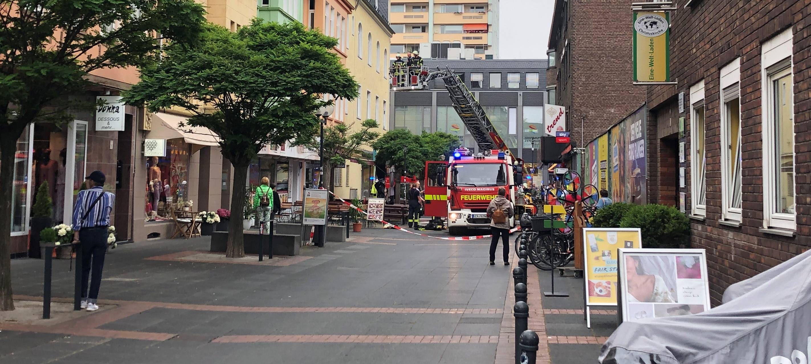 Feuerwehr Leverkusen in Wiesdorf im Einsatz