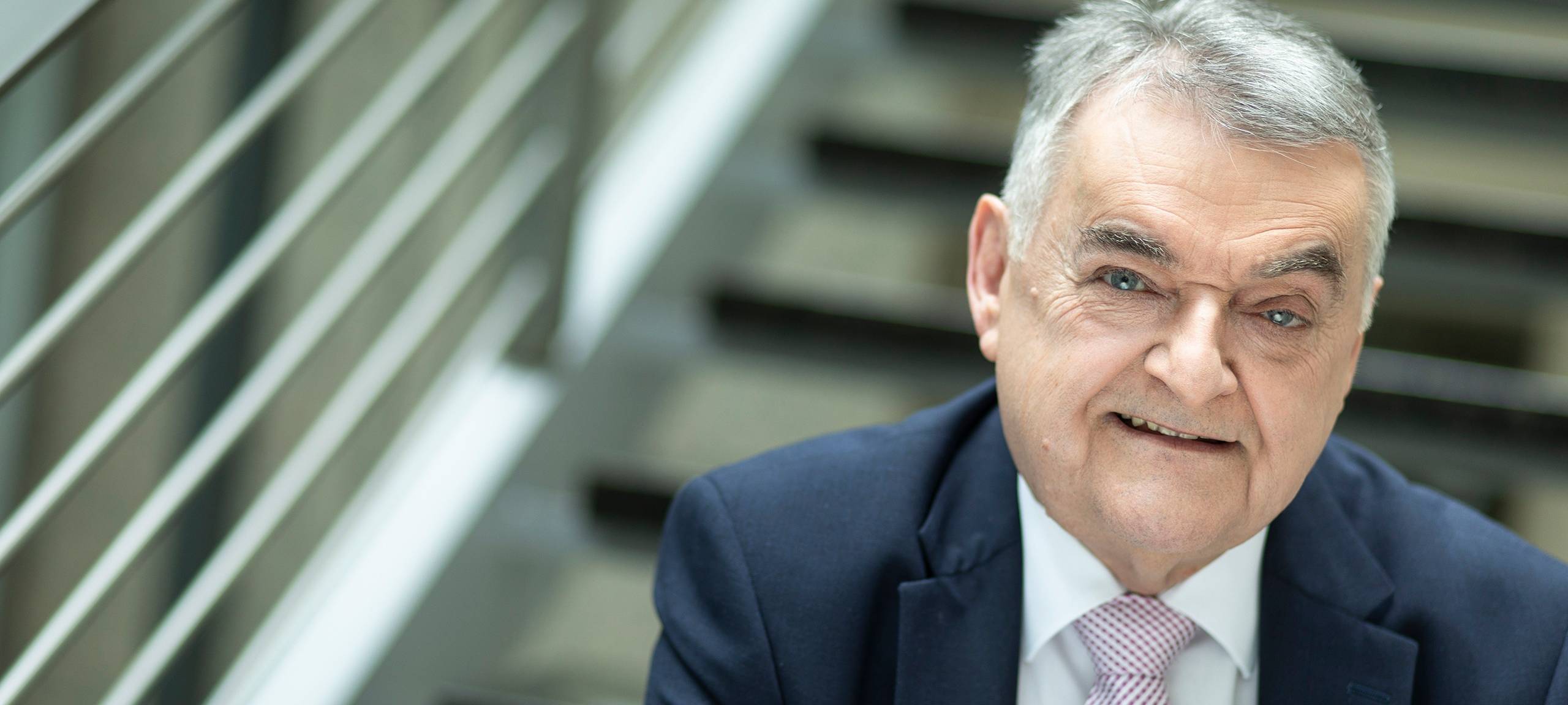 NRW-Innenminister Reul kommt nach Leverkusen