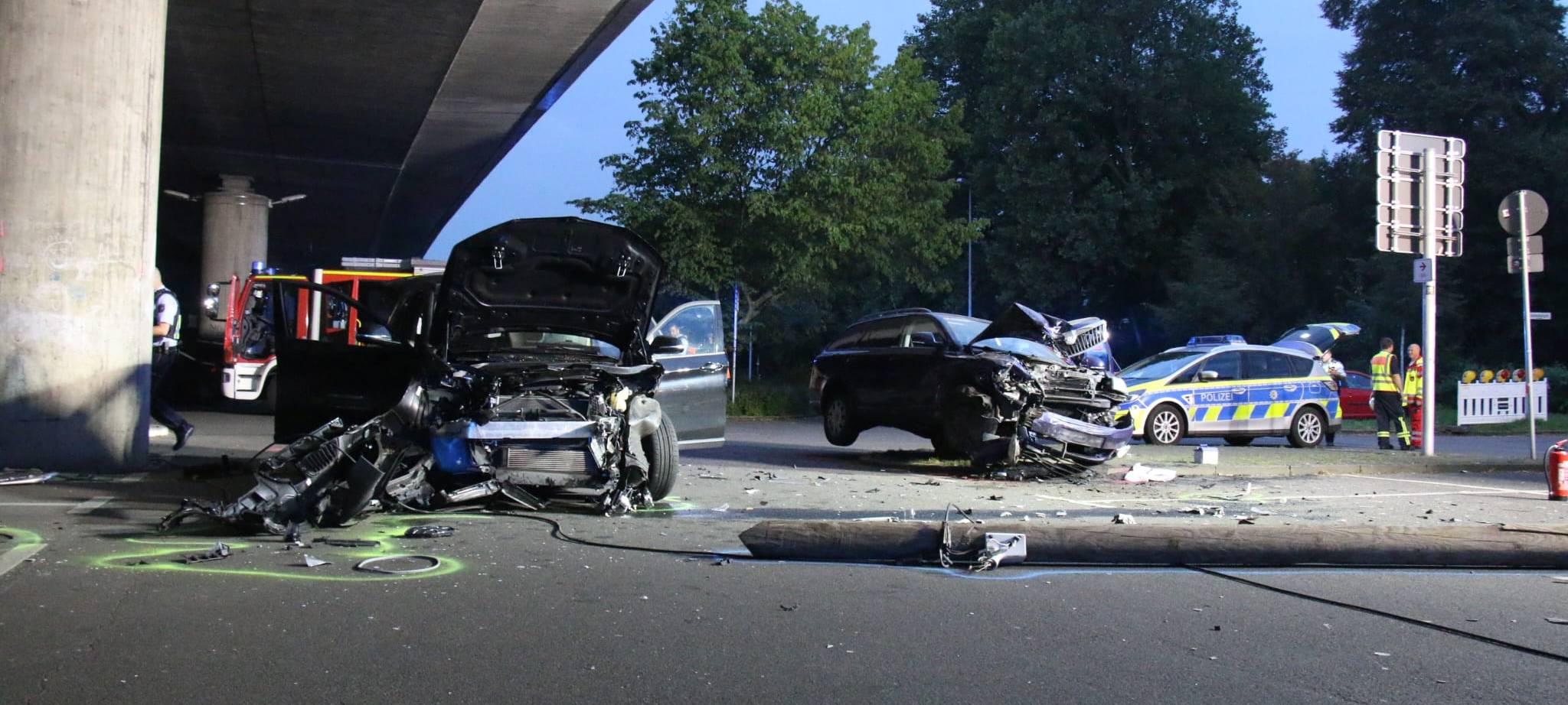 Arbeitsreicher Dienstagabend für Feuerwehr Leverkusen