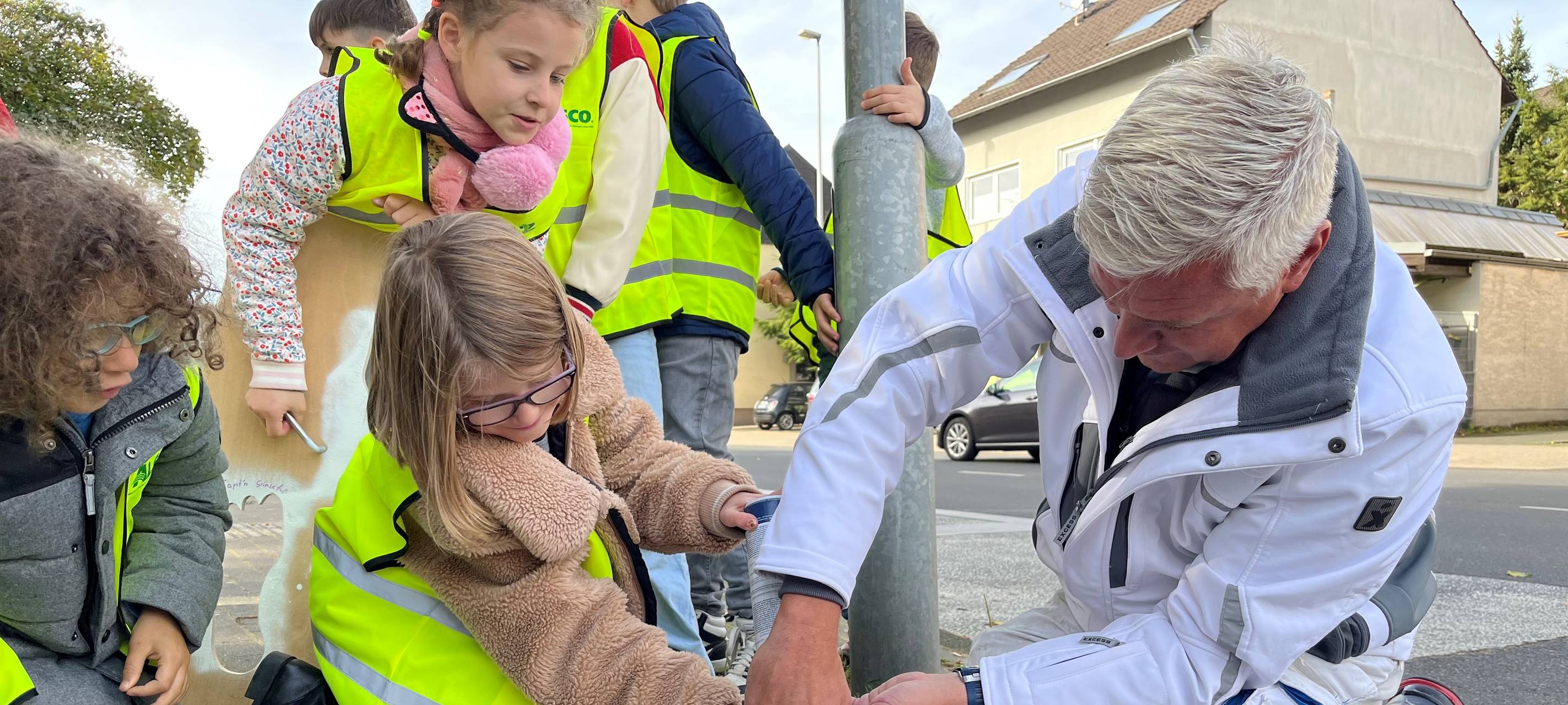 Hol- und Bringzone in Leverkusen-Hitdorf