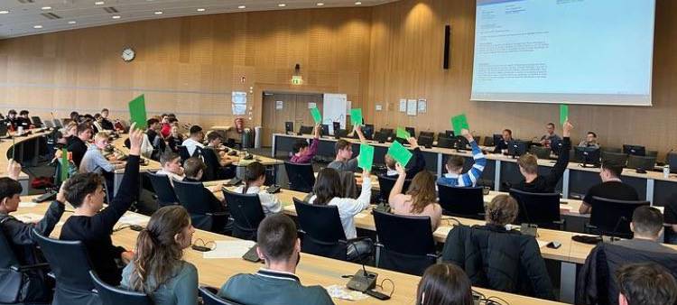 Leverkusener Parteien fordern Budget für jugendliche Politik