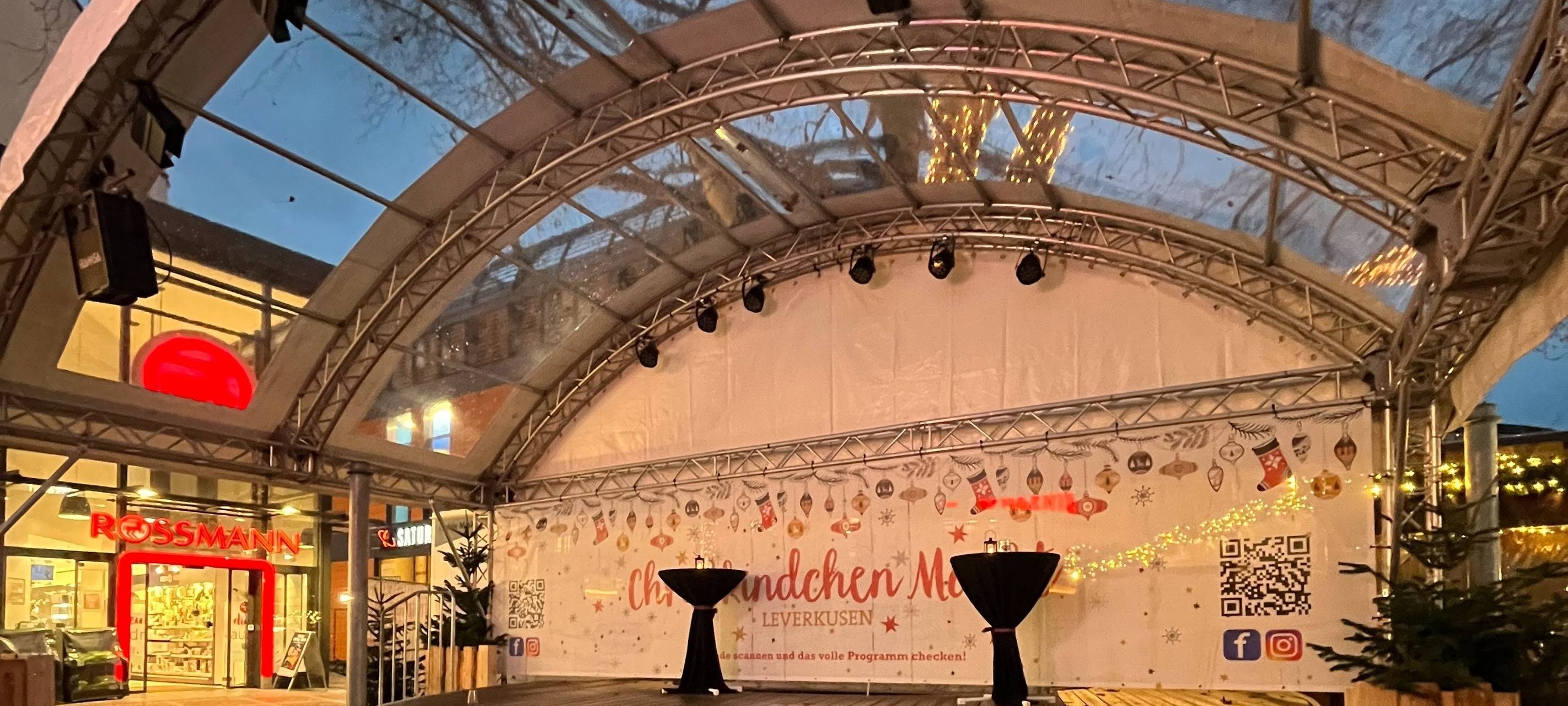 Leverkusen: Letzte Arbeiten für die großen Weihnachtsmärkte