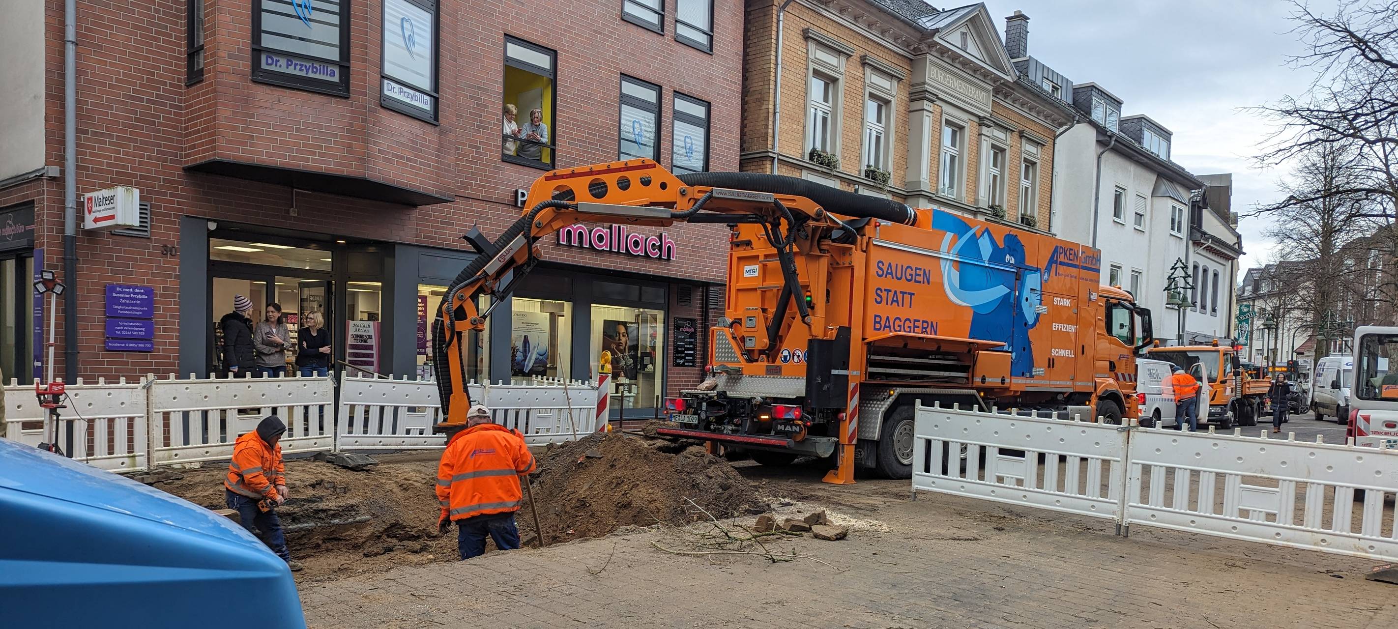 Leverkusen Schlebusch: EVL behebt Rohrbruch