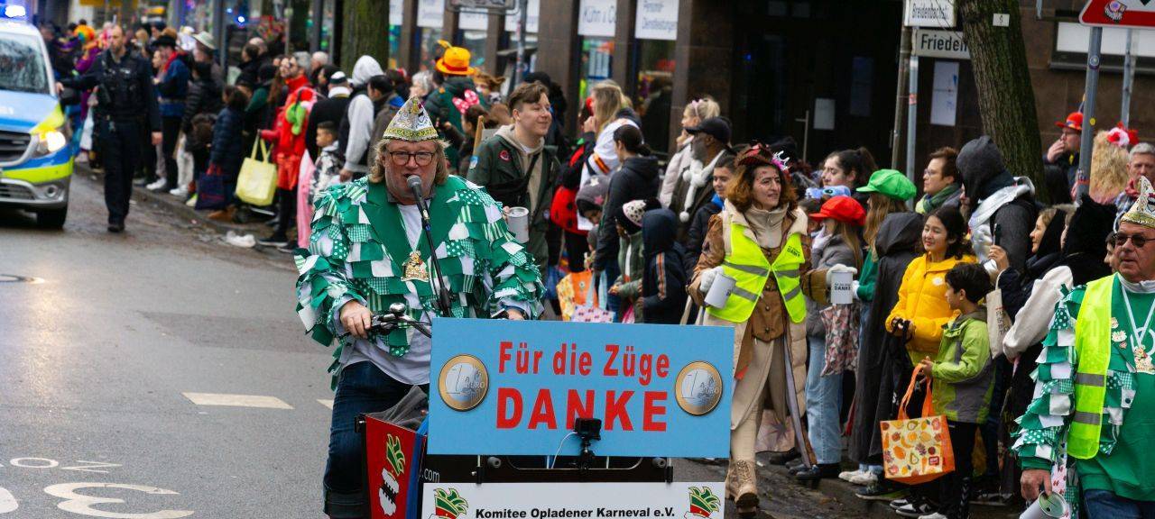 Viele Spenden für kommende Karnevalszüge in Leverkusen