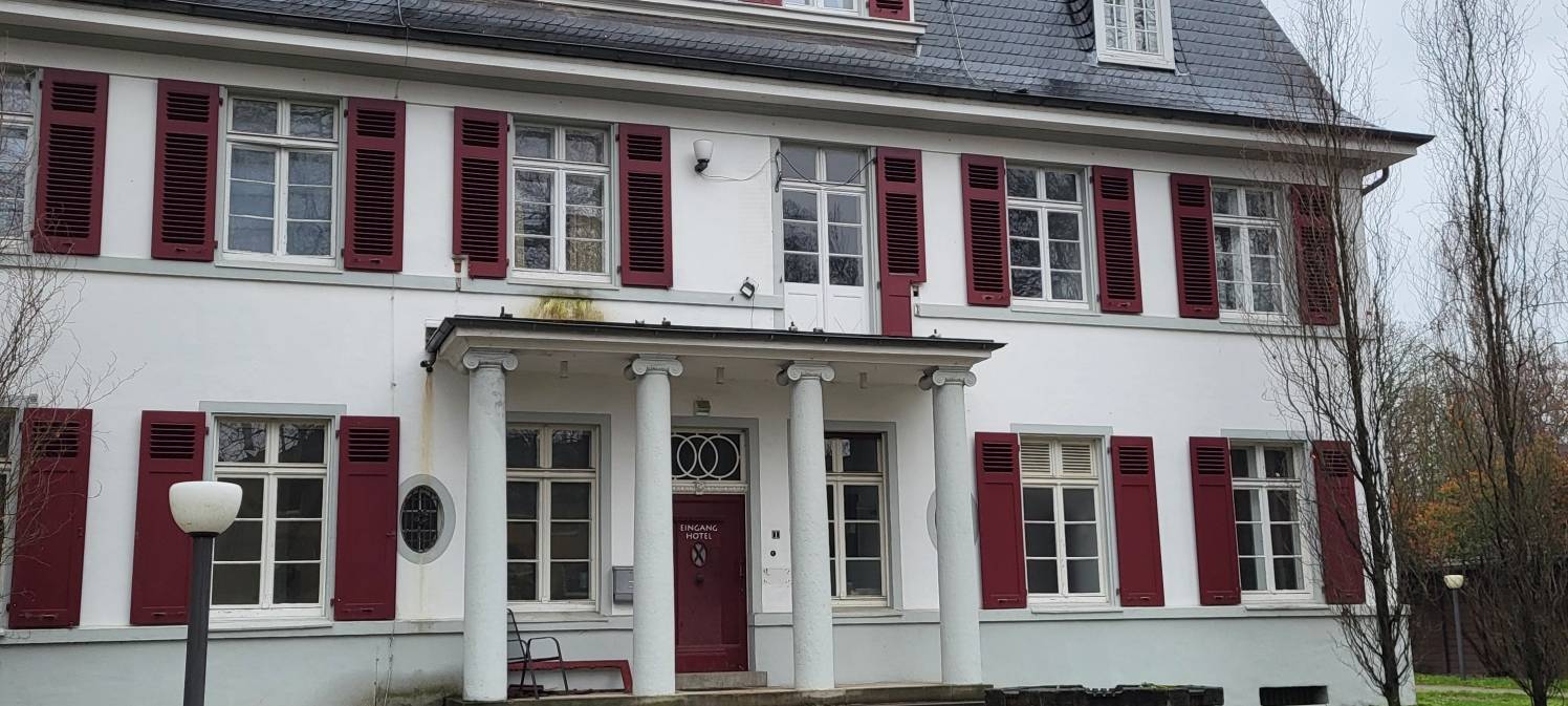 Ehemalige Stadthalle in Leverkusen steht wieder zum Verkauf