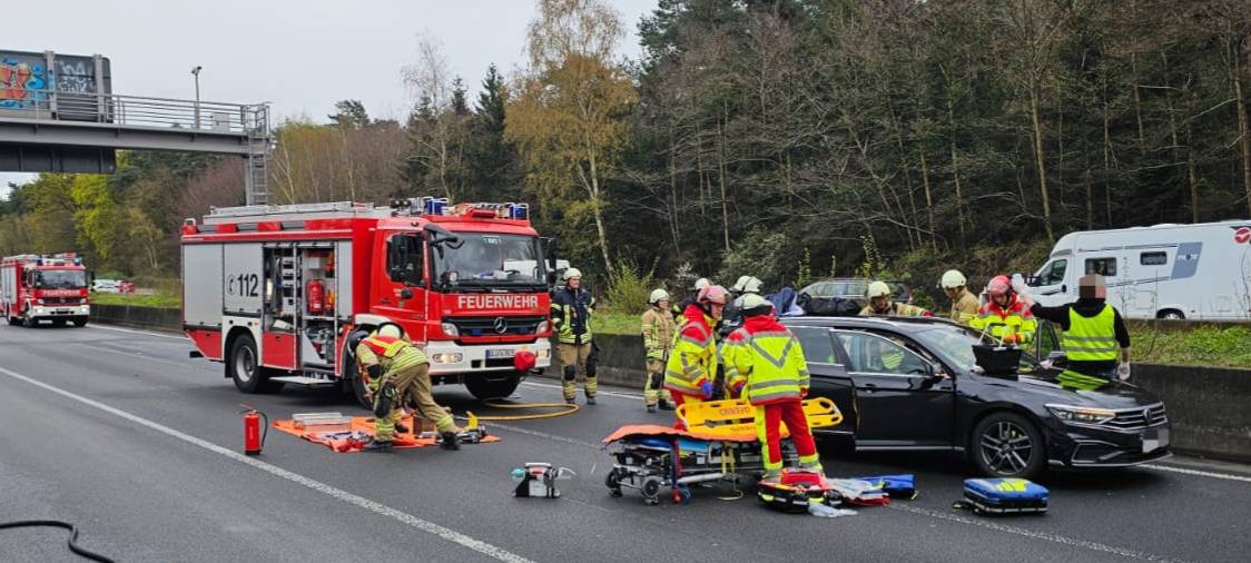 Unfall mit Verletzten auf A1 bei Leverkusen