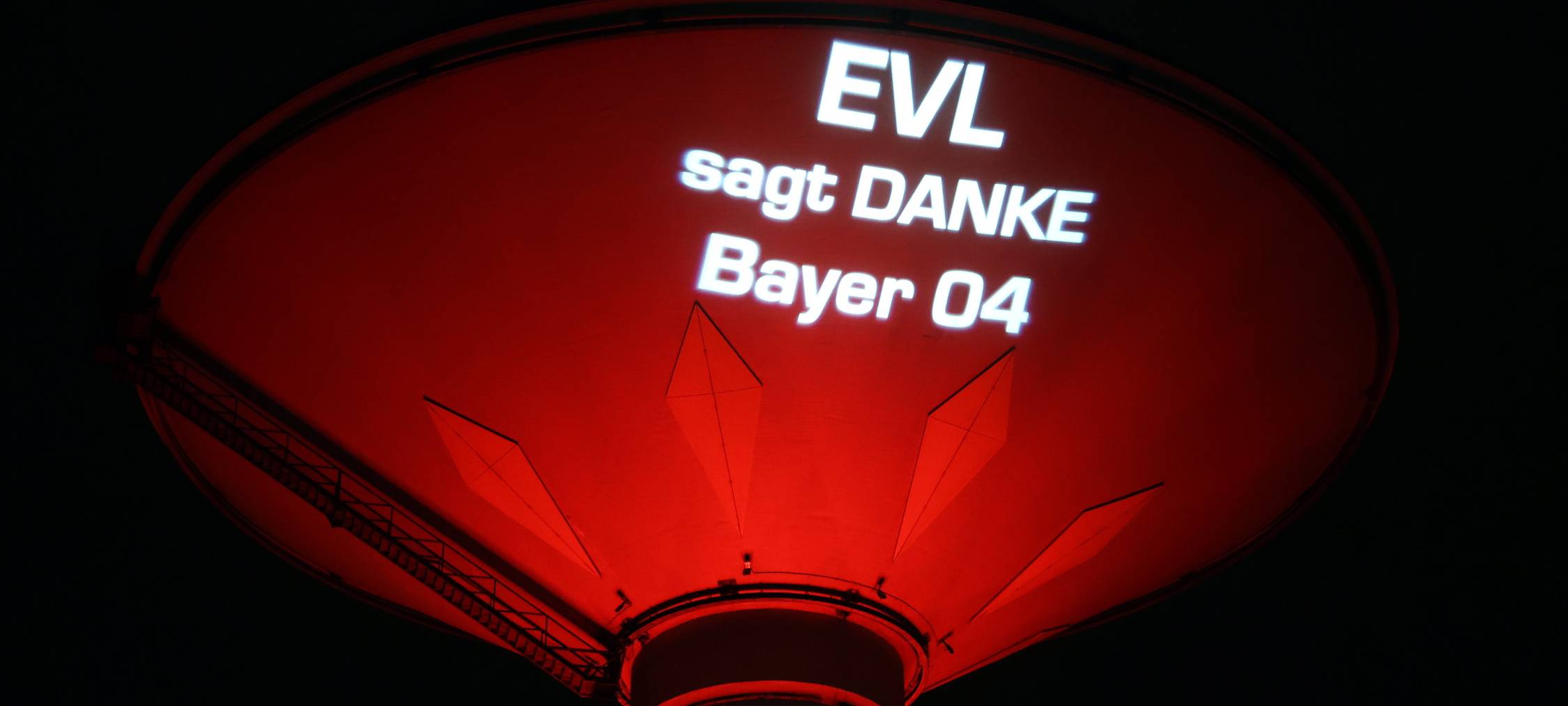 Botschaften auf Leverkusener Wasserturm
