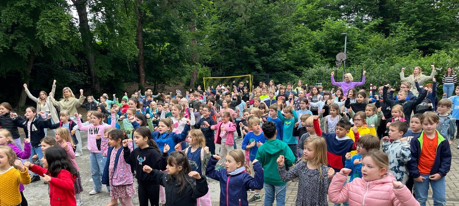 Leverkusener Grundschule bereitet Klima-Flashmob vor