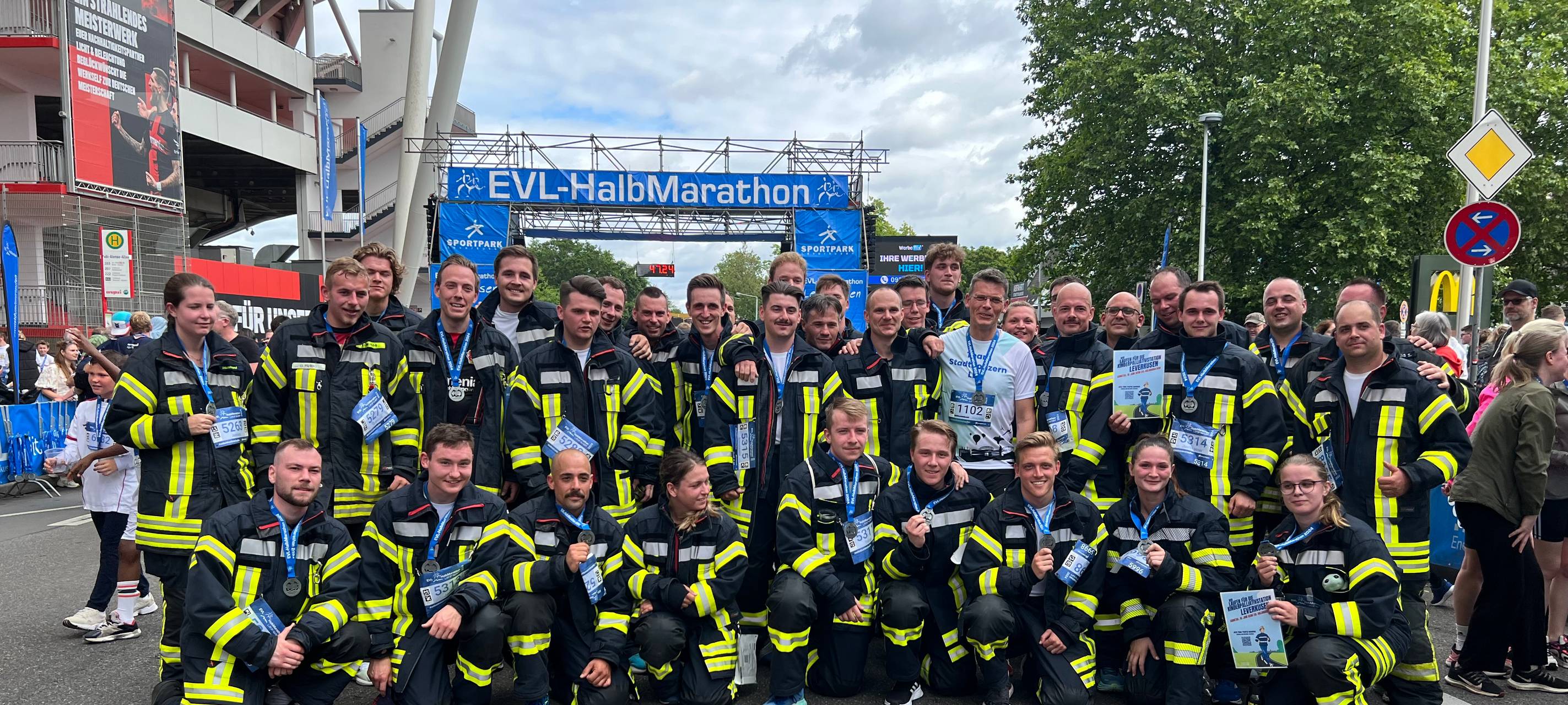 Feuerwehr Leverkusen läuft Halbmarathon und sammelt Spenden