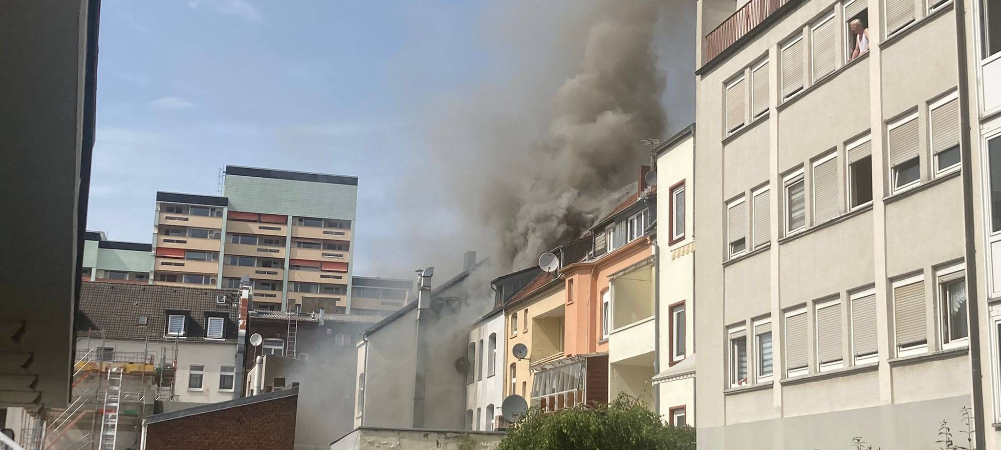 Dachstuhlbrand in Leverkusen-Wiesdorf