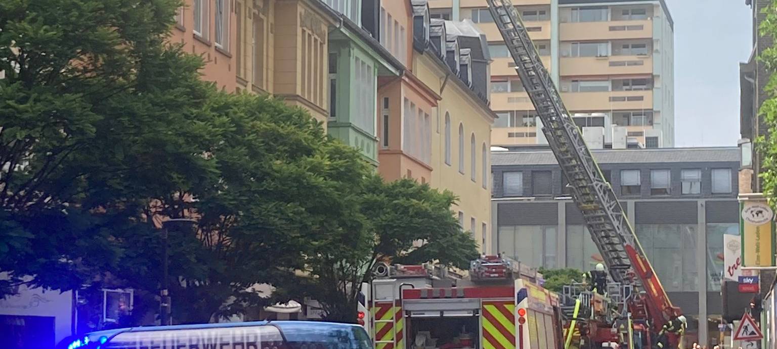 Dachstuhlbrand in Leverkusen-Wiesdorf