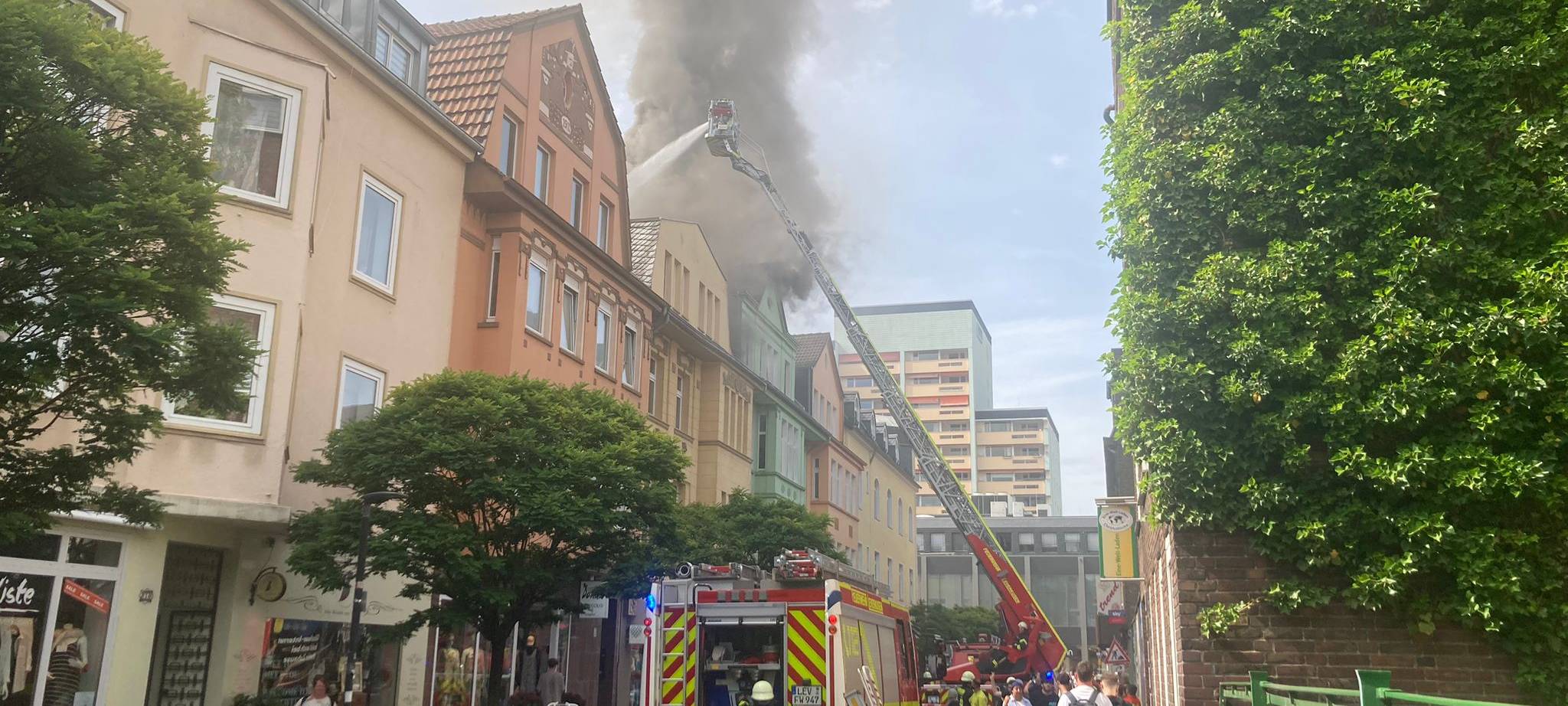 Dachstuhlbrand in Leverkusen-Wiesdorf