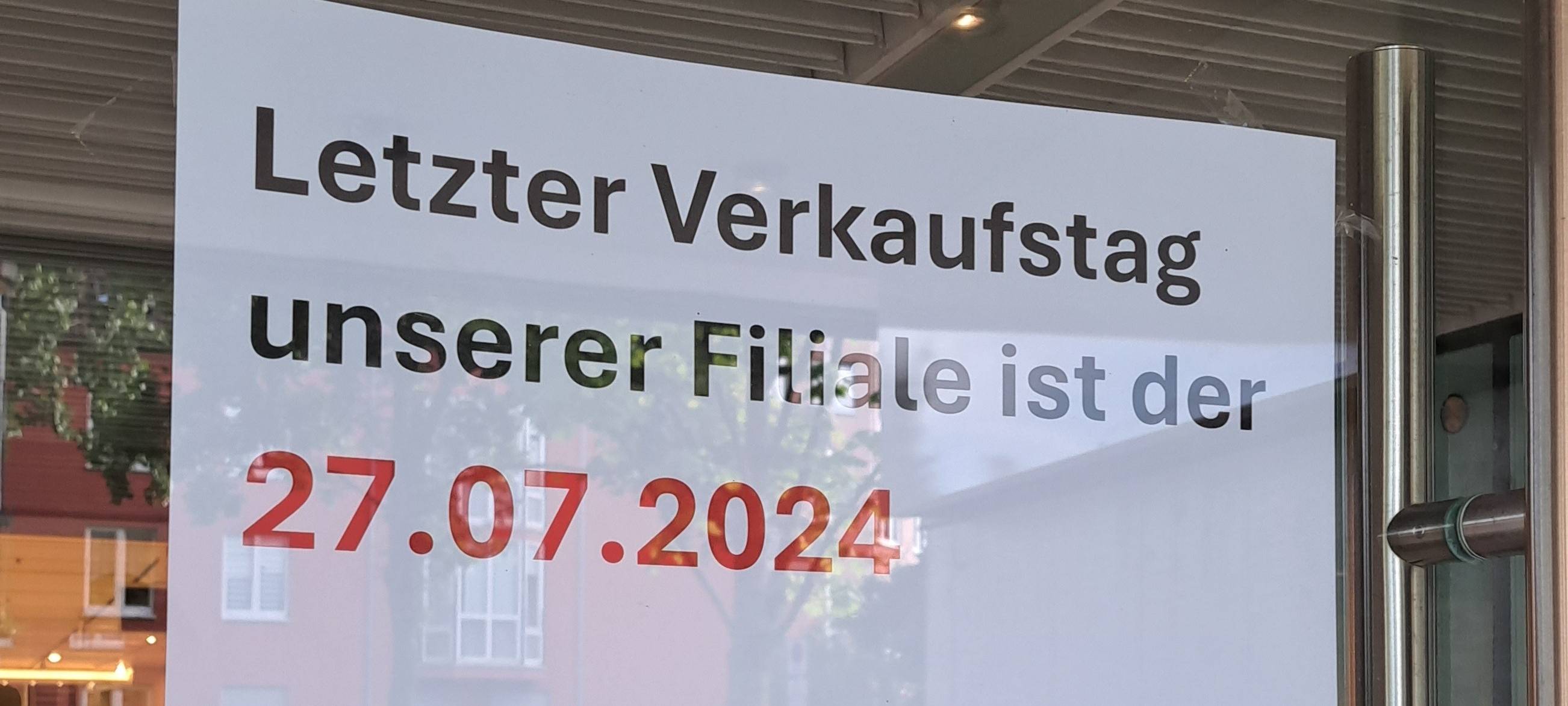 Aachener-Filiale in Leverkusen vor letztem Verkaufstag