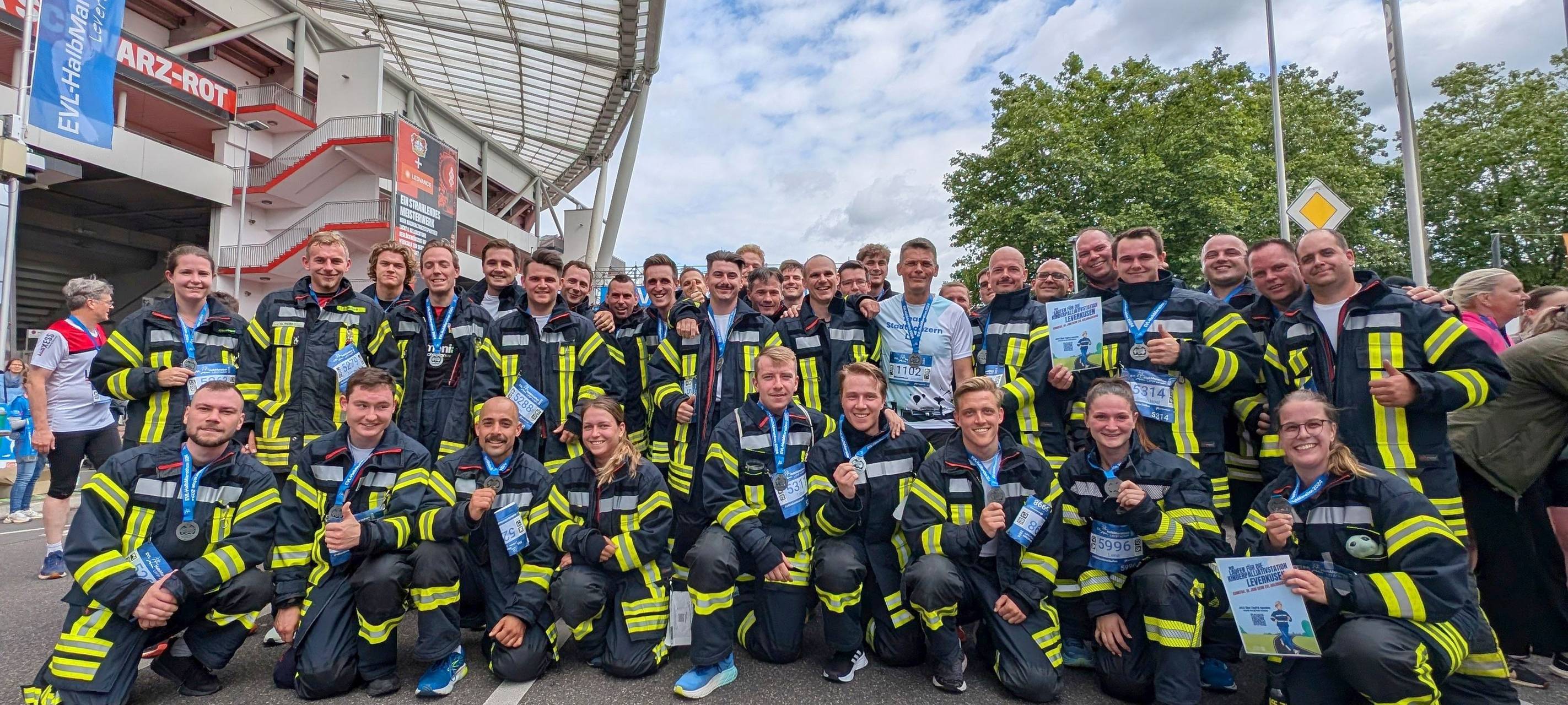 Feuerwehr Leverkusen übergibt Spende ans Klinikum