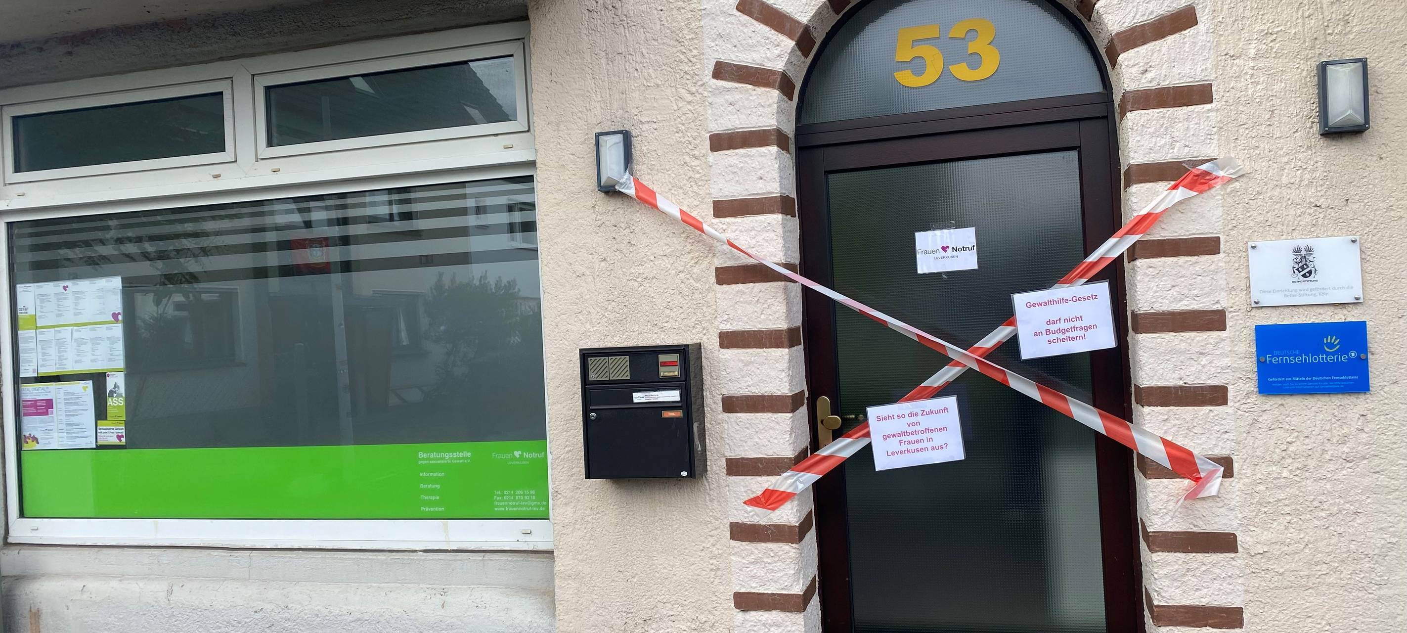 Aktion: Leverkusener Ansprechstellen für Frauen protestieren